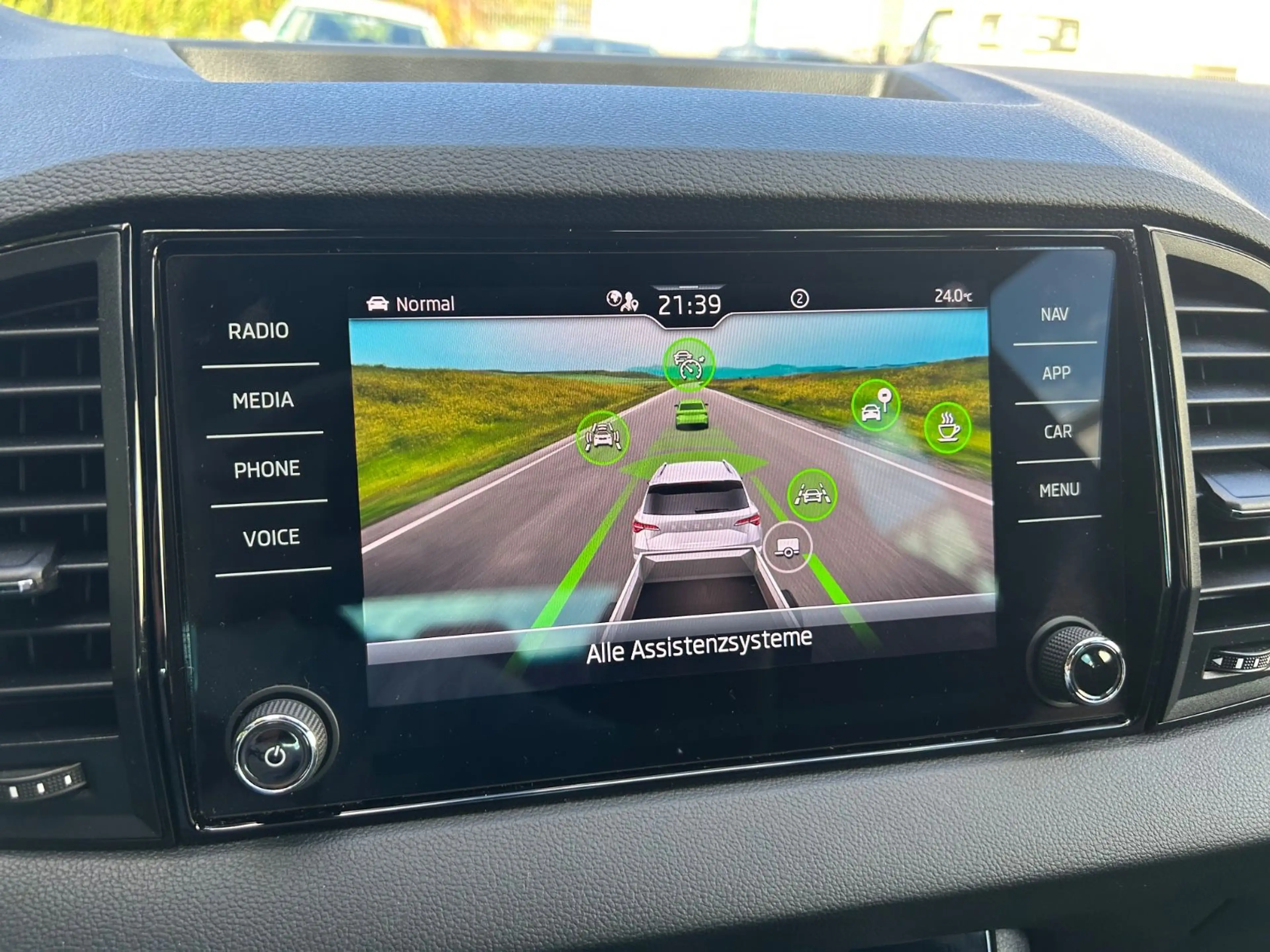 Skoda Karoq 2.0 TDI DSG Sportline — photo 23