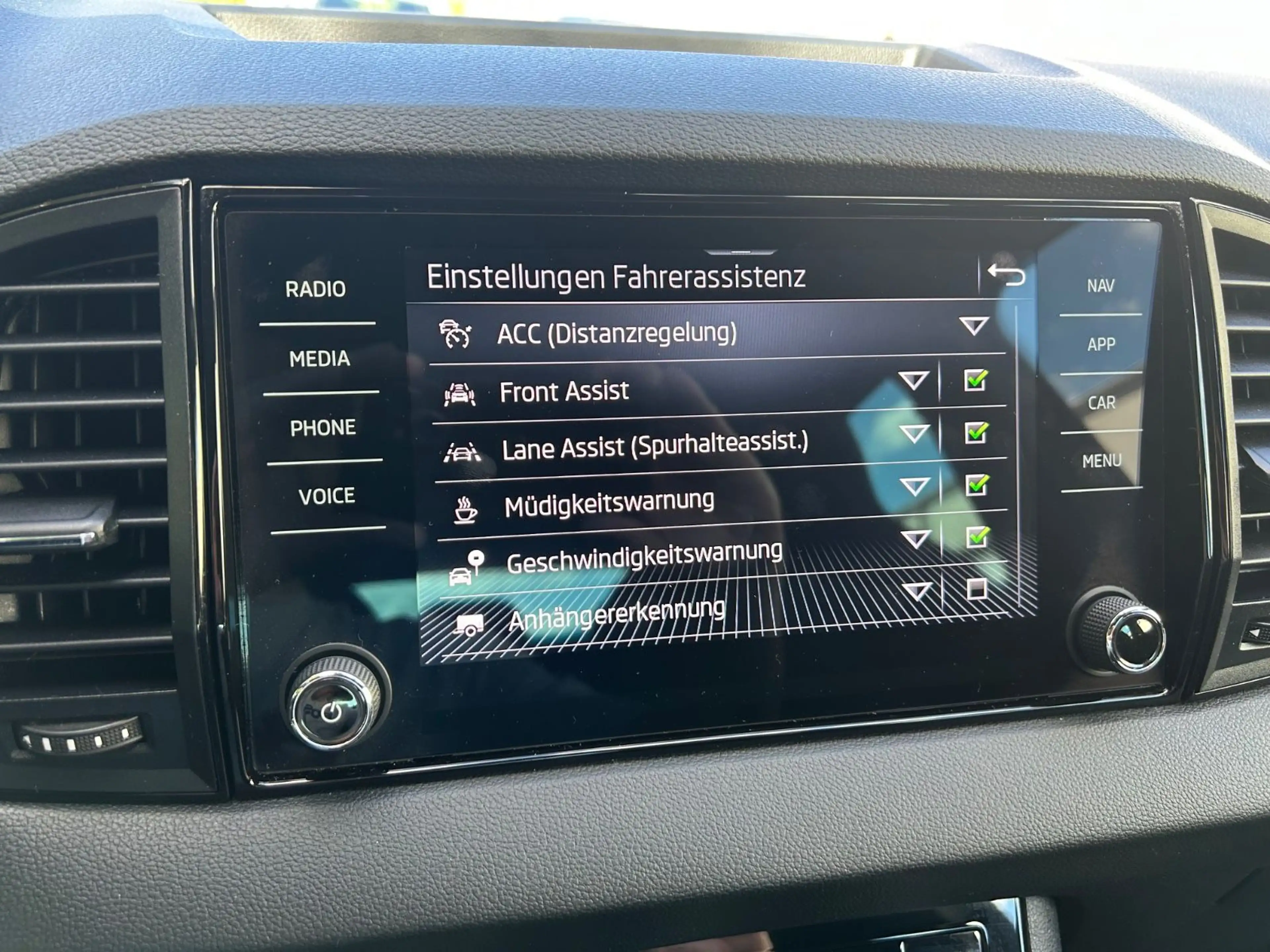 Skoda Karoq 2.0 TDI DSG Sportline — photo 22