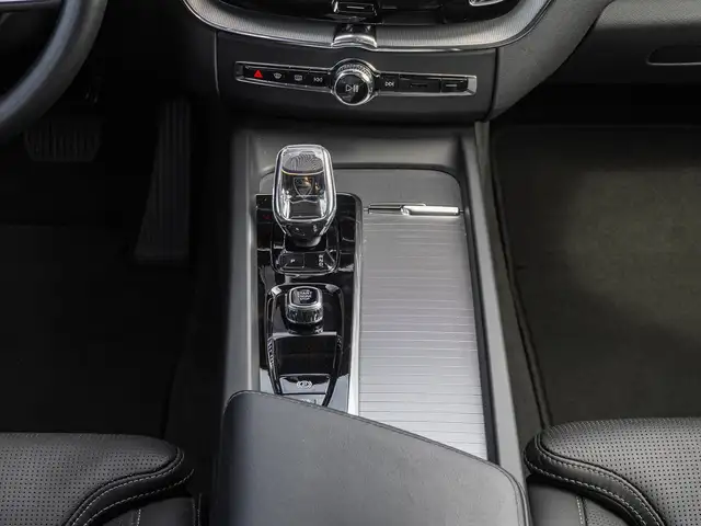 Volvo XC60 view 15