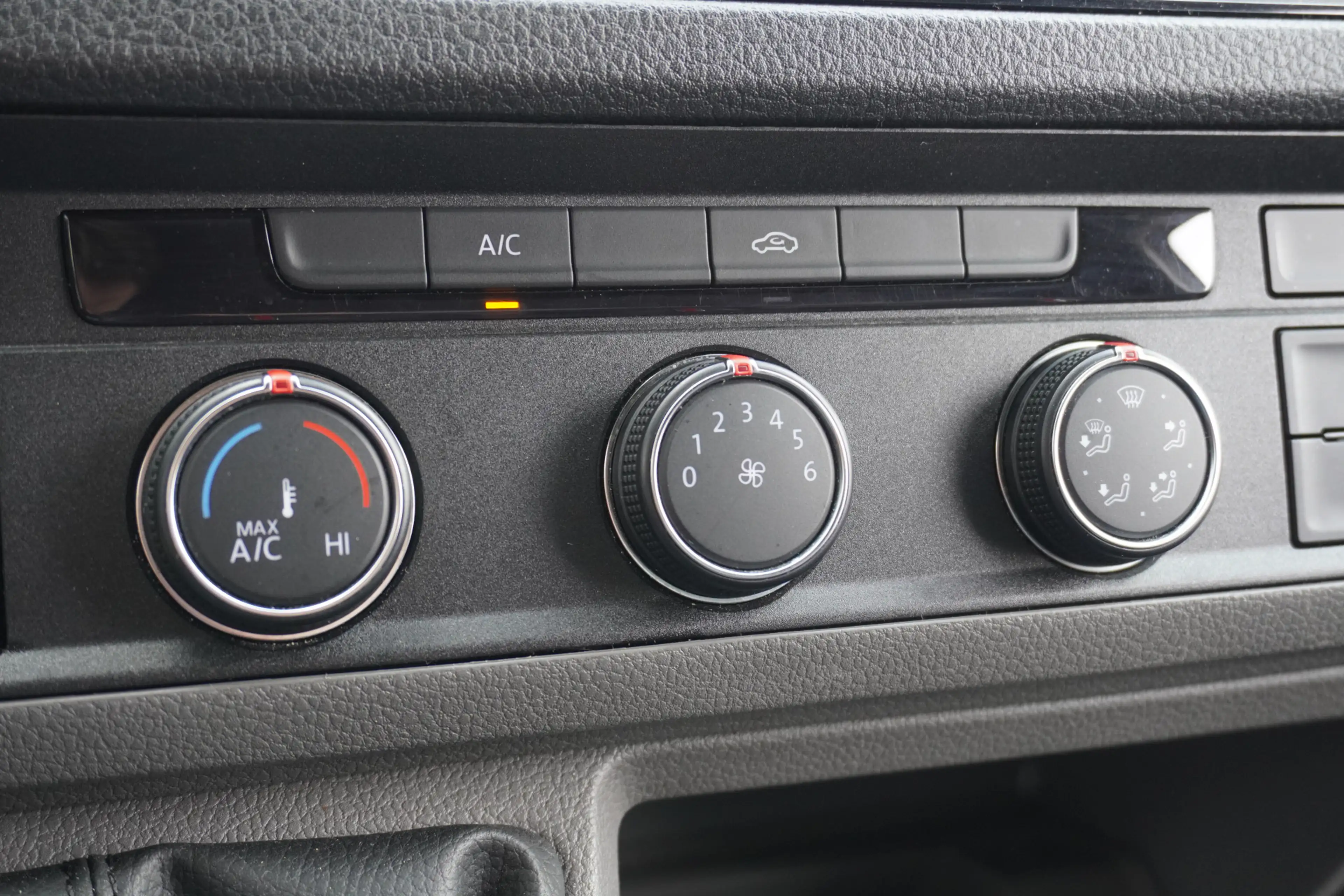 Volkswagen Crafter 2.0 TDI L3H3 140PK EURO 6 - Airco - Cruise - PDC - — photo 14