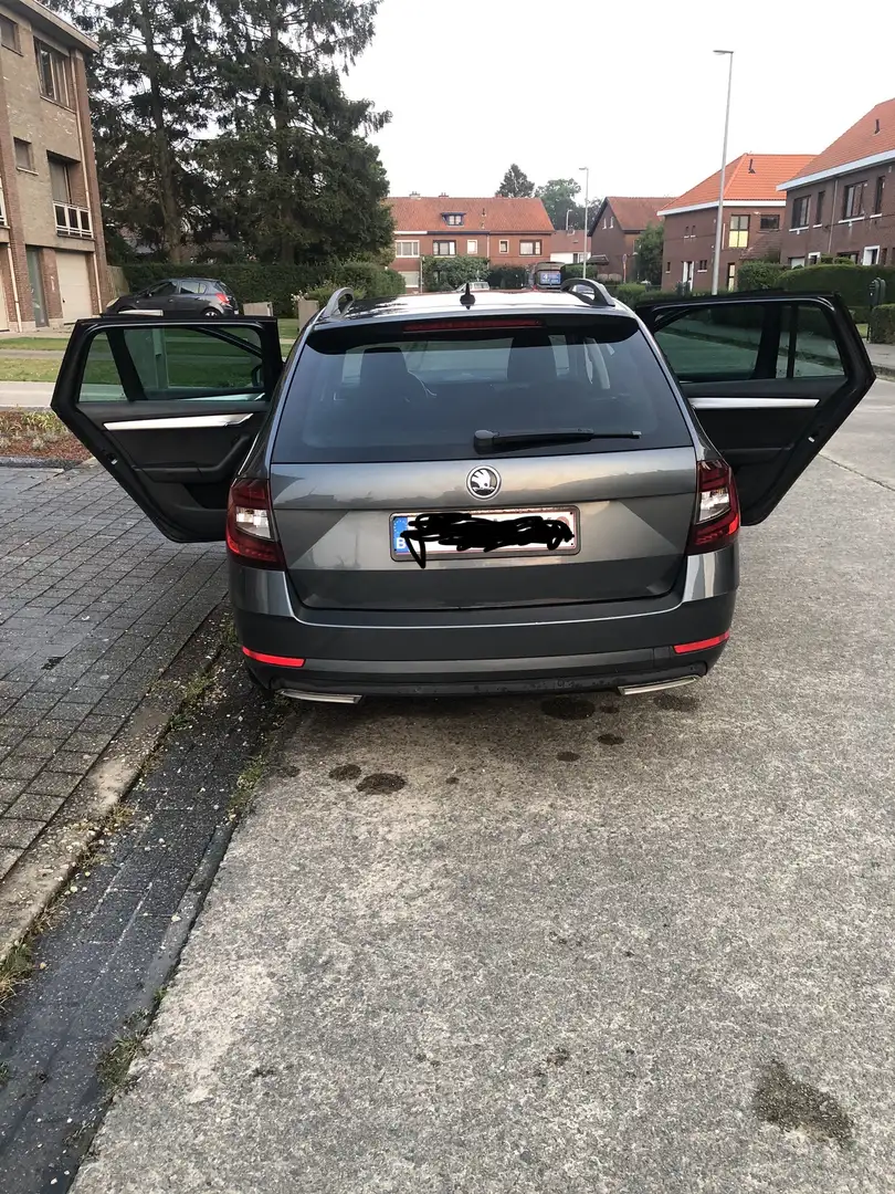 Skoda Octavia Combi 2.0 TDI DSG Ambition - 1