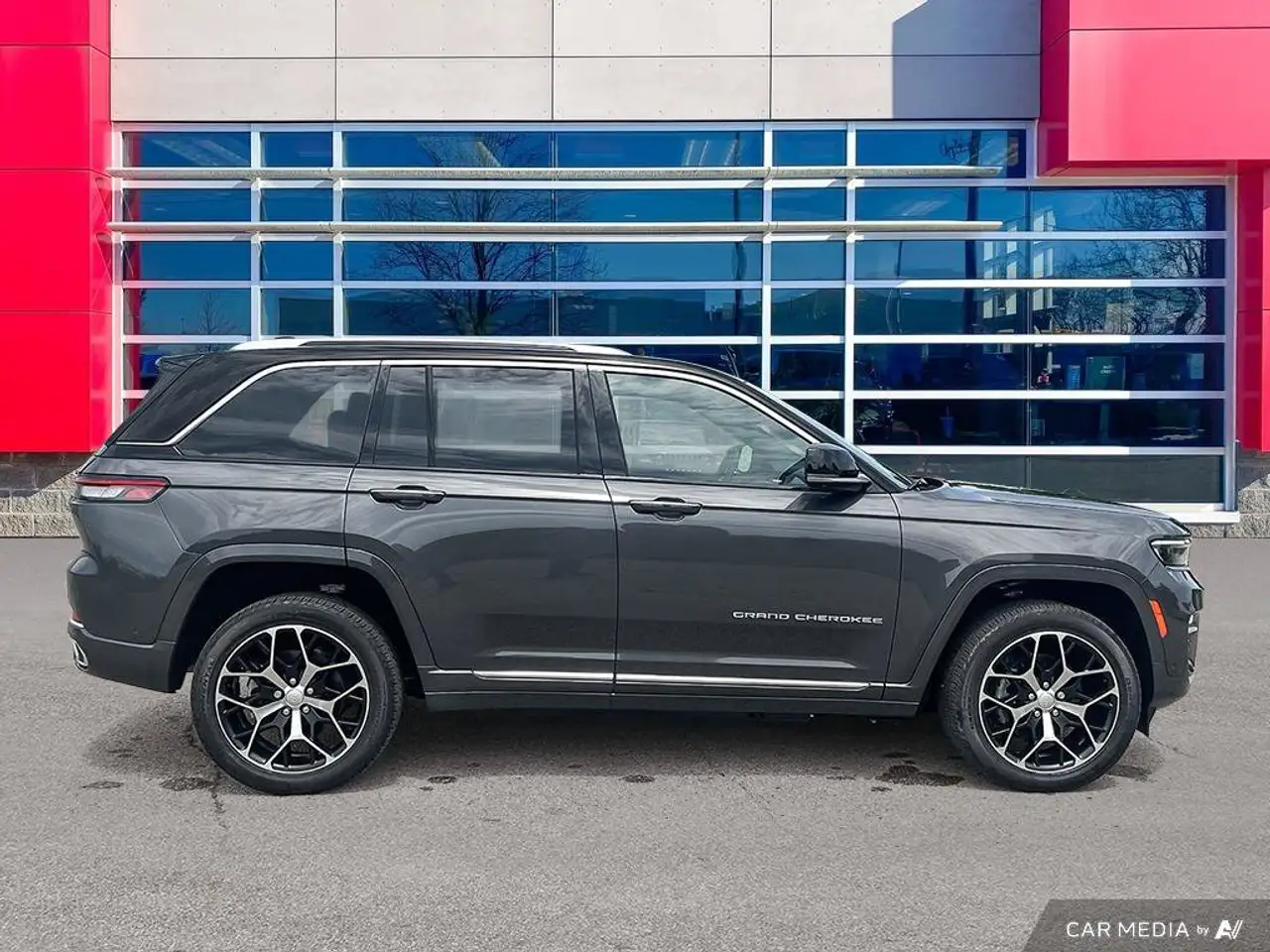 Jeep Grand Cherokee снимка Jeep Grand Cherokee