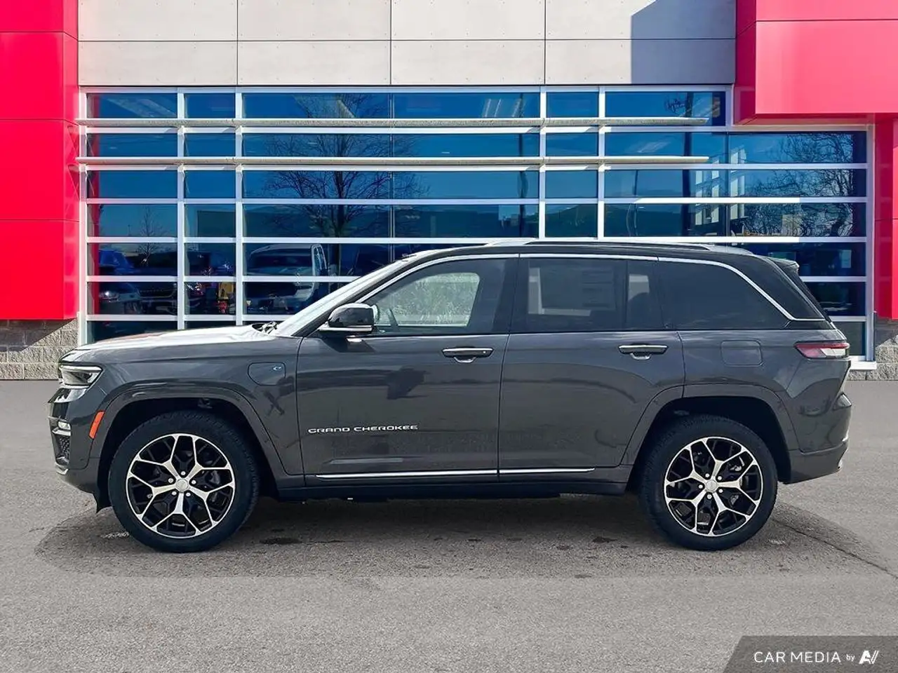 Jeep Grand Cherokee снимка Jeep Grand Cherokee