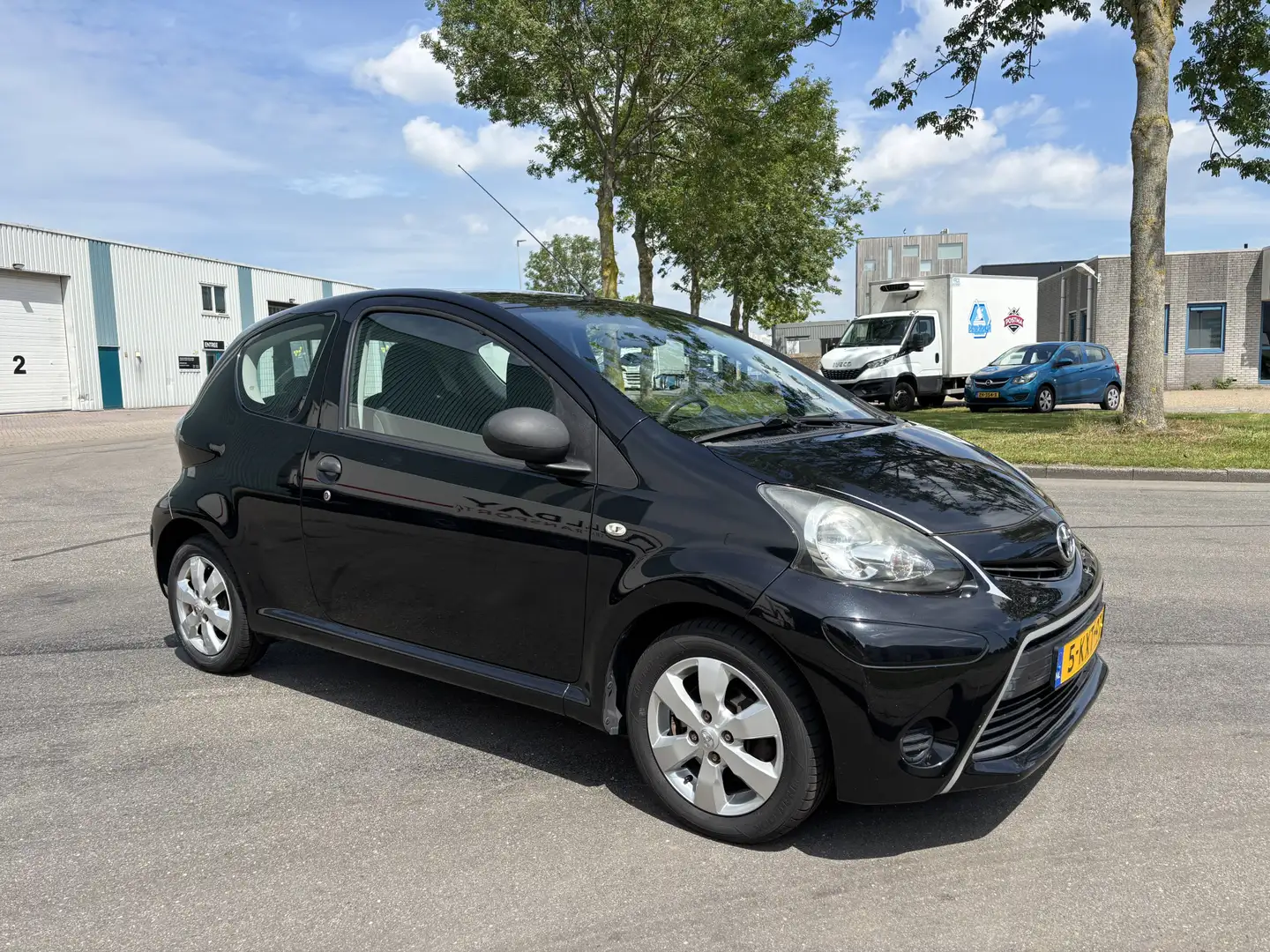 Toyota Aygo 1.0 VVT-i Now 68 PK. Zwart - 2