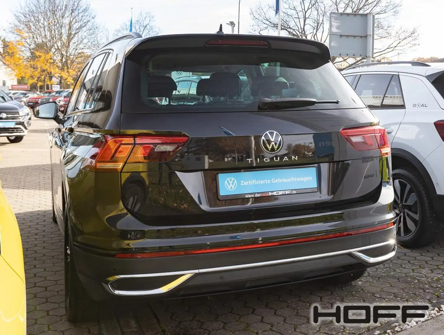 Volkswagen Tiguan 1.5 TSI Urban Sport Navi AHK Bluetooth LED 18" Schwarz - 2