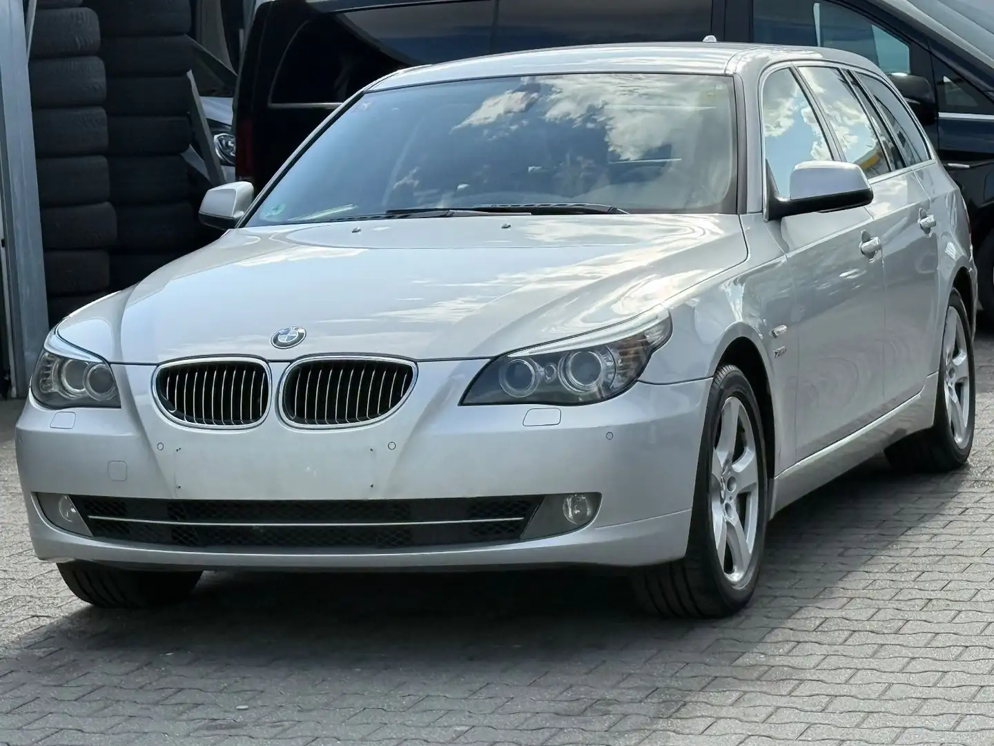 BMW 525 i xDrive Silber - 1