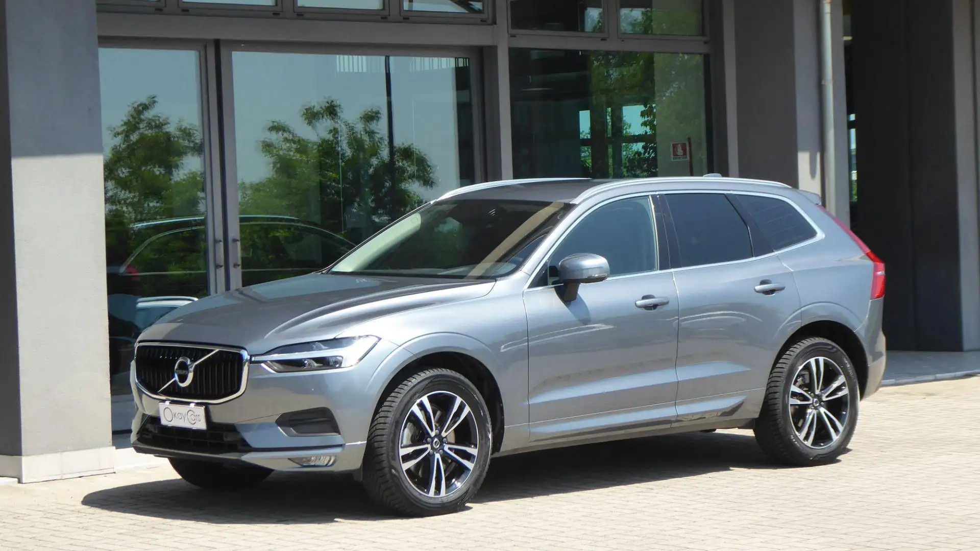 Volvo XC60 B4 (d) AWD Geartronic Momentum Grigio - 1