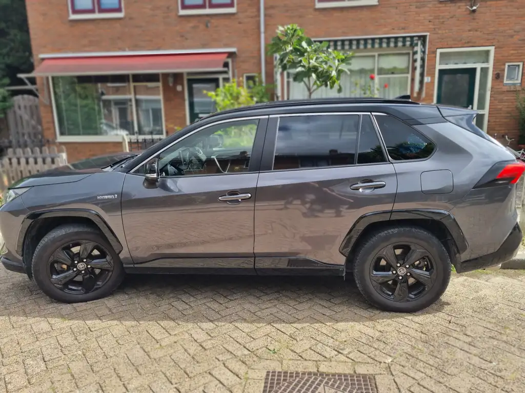 Toyota RAV4 2019 из Европы — купить под ключ