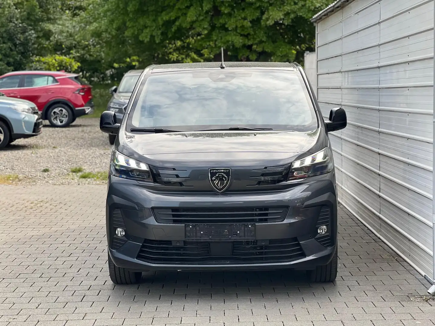 Peugeot Traveller Business L3 2.0 BlueHDi 180 EAT8 *KAMERA*NAVI*S... Grau - 2
