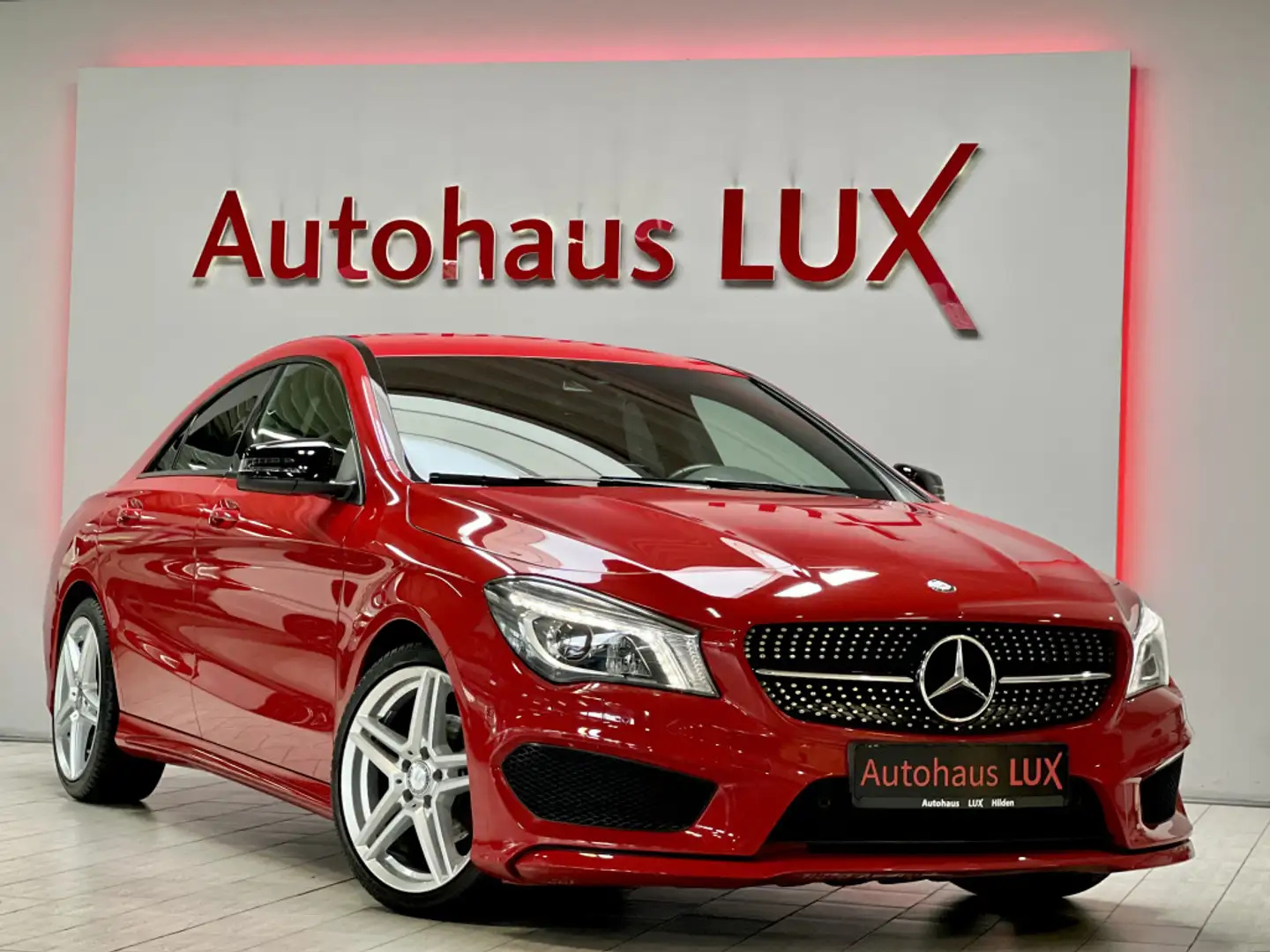 Mercedes-Benz CLA 200 AMG LINE*NAVI*LED*2.HAND*NUR 52TKM*BIXENON Rouge - 1