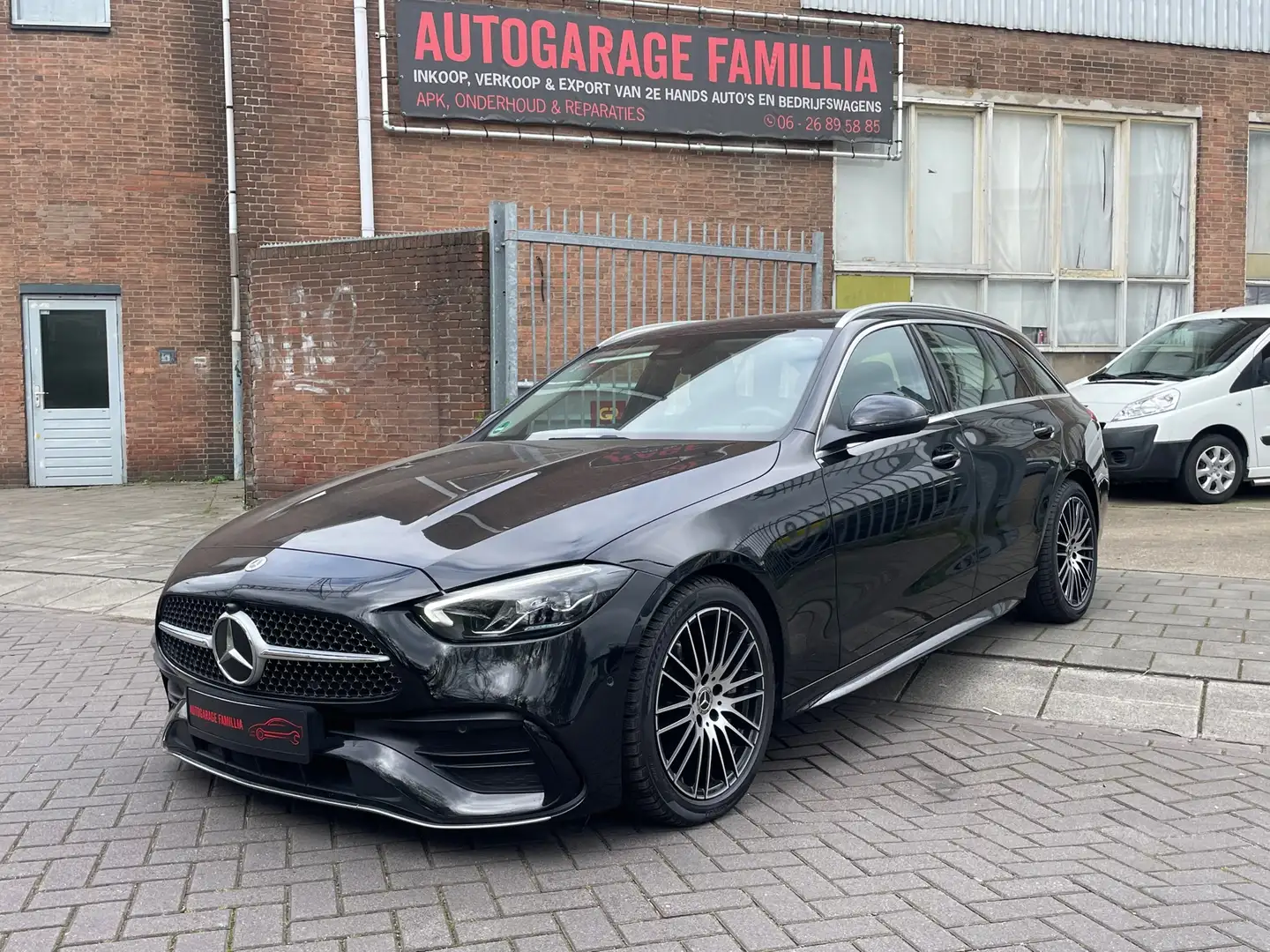 Mercedes-Benz C 180 AMG Line Schwarz - 1