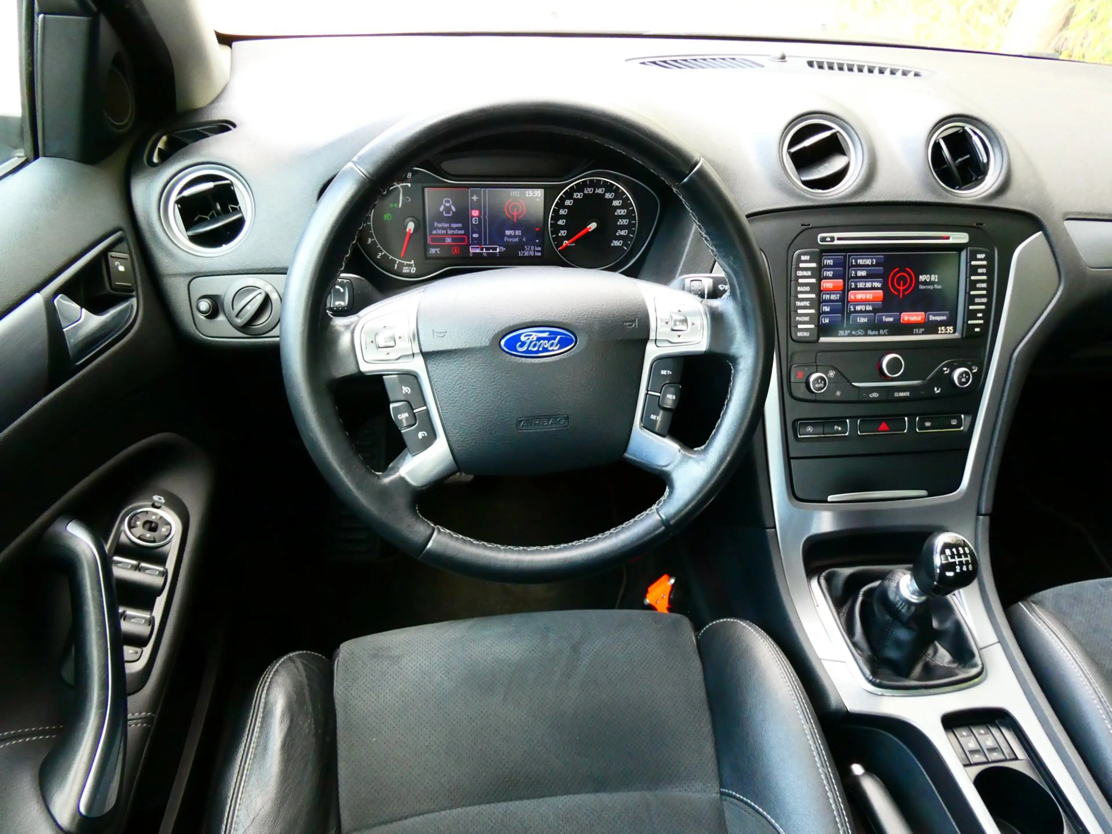 Ford Mondeo 1.6i Platinum Sedan 161pk Clima Navi Schuifdak Tre — photo 2