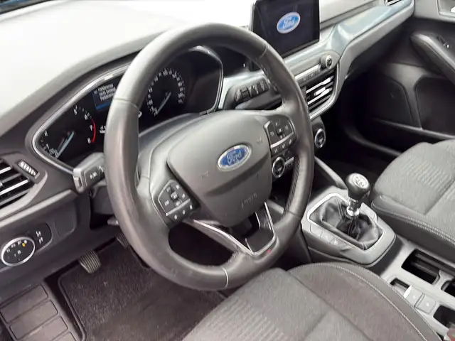 Ford Focus view 14