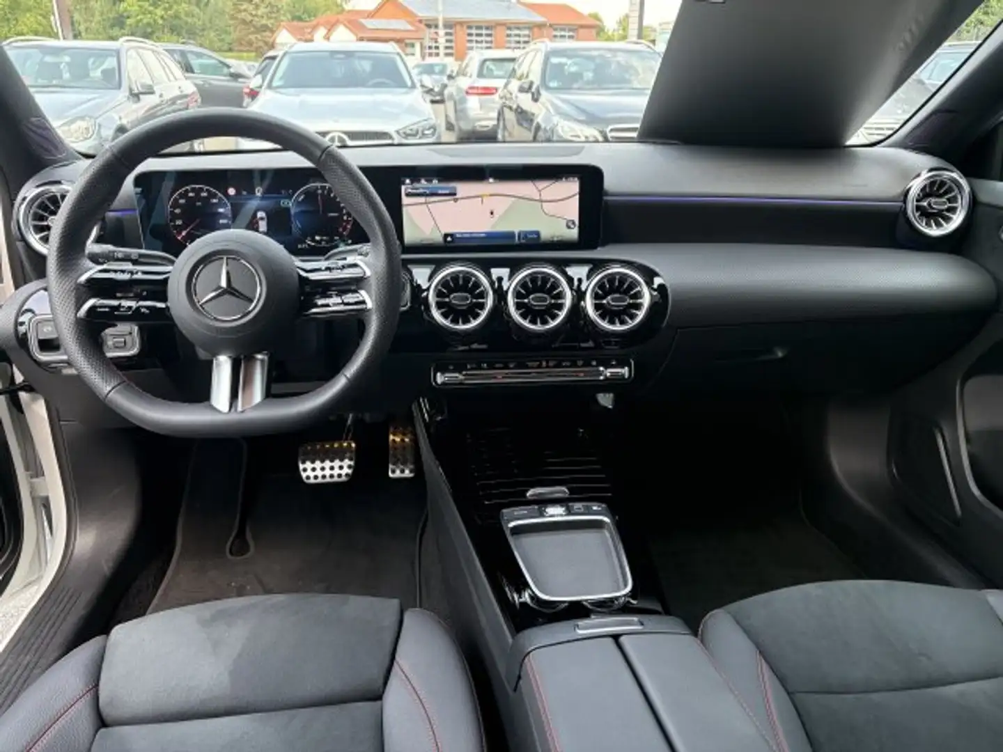Mercedes-Benz A 250 A 250 e AMG Line Plus MULTIBEAM Kamera Lkrdhzg. Weiß - 2