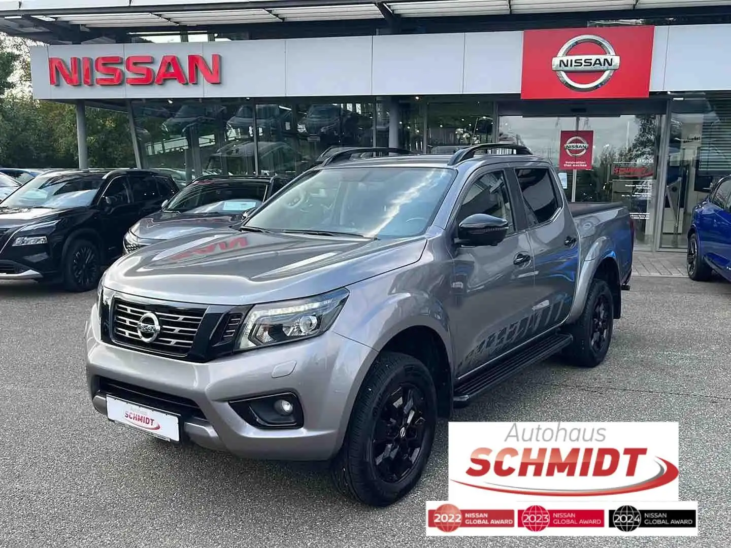 Nissan Navara Double Cab 2.3 dCi N-Guard Rollo Grijs - 1