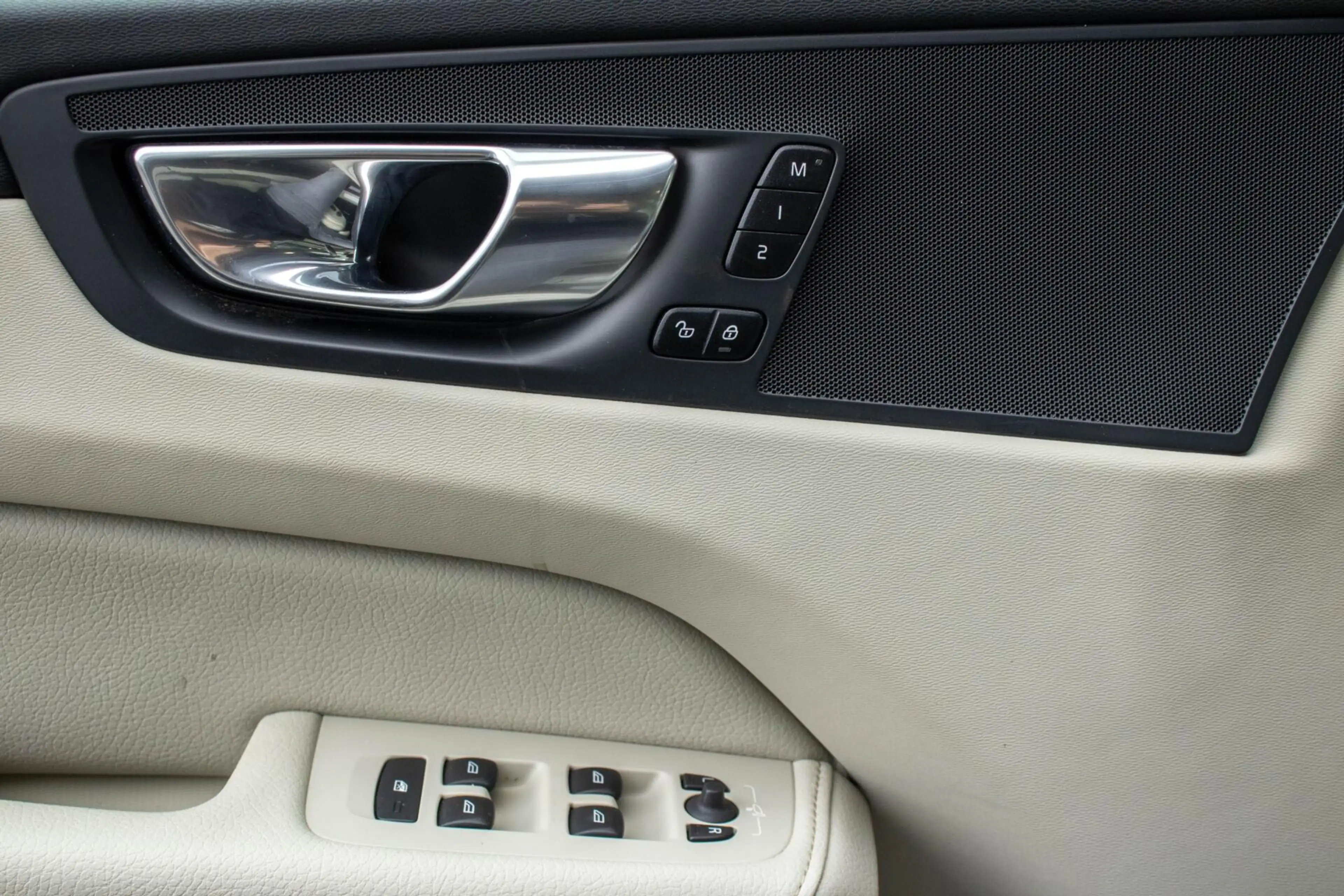 Volvo XC60 2.0 T6 PHEV AWD Inscription|ACC|Memory|Camera — photo 17