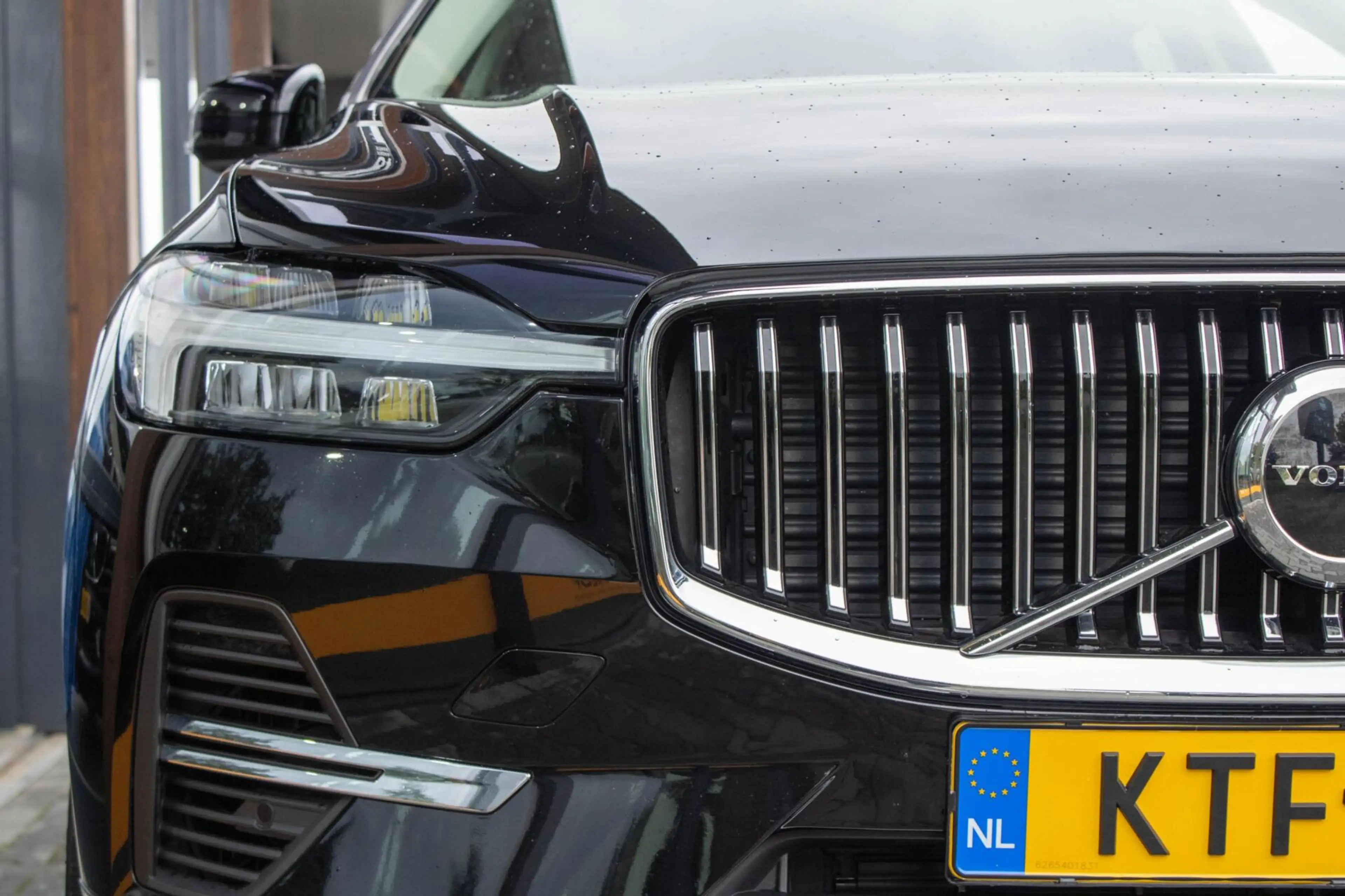 Volvo XC60 2.0 T6 PHEV AWD Inscription|ACC|Memory|Camera — photo 8