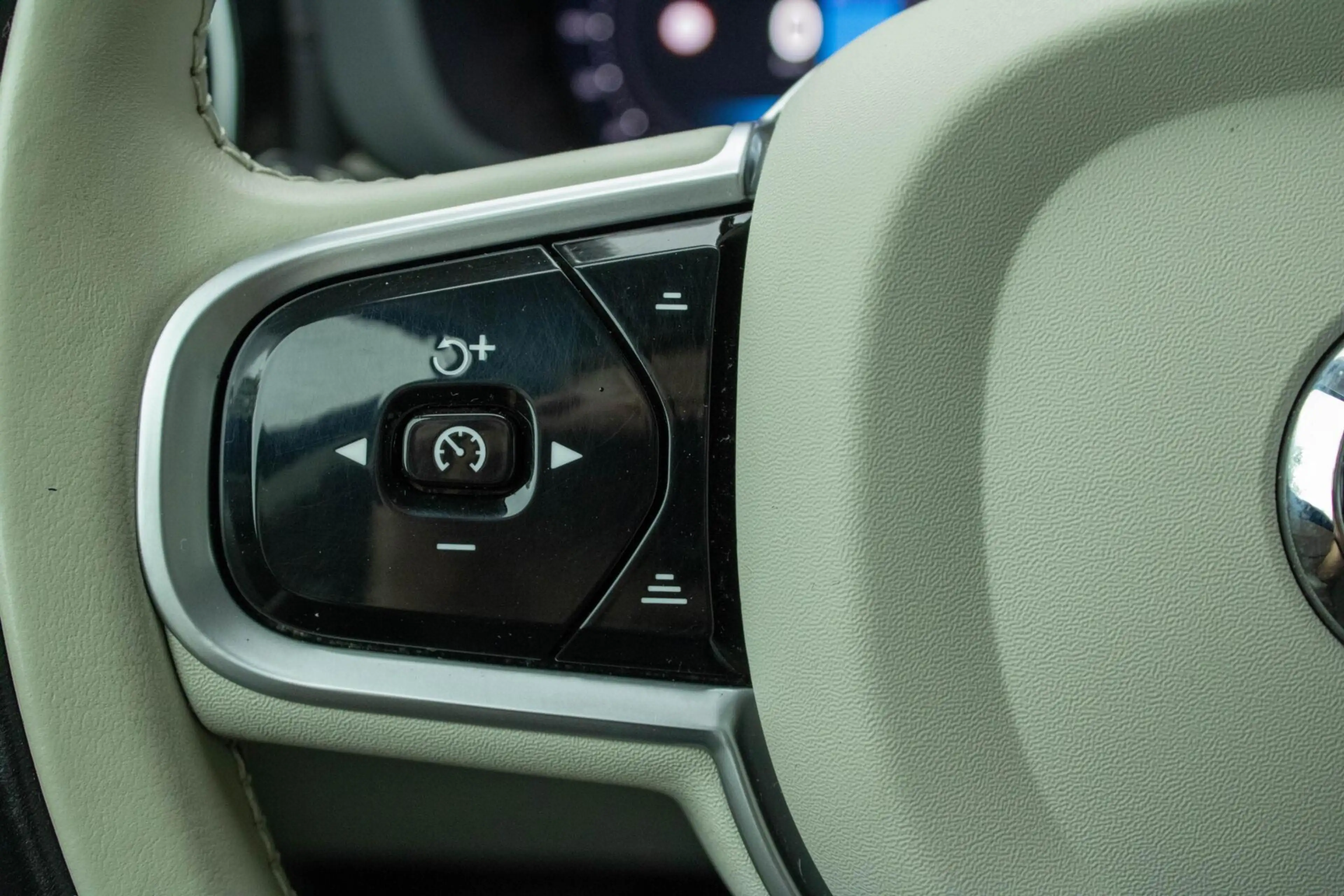 Volvo XC60 2.0 T6 PHEV AWD Inscription|ACC|Memory|Camera — photo 20
