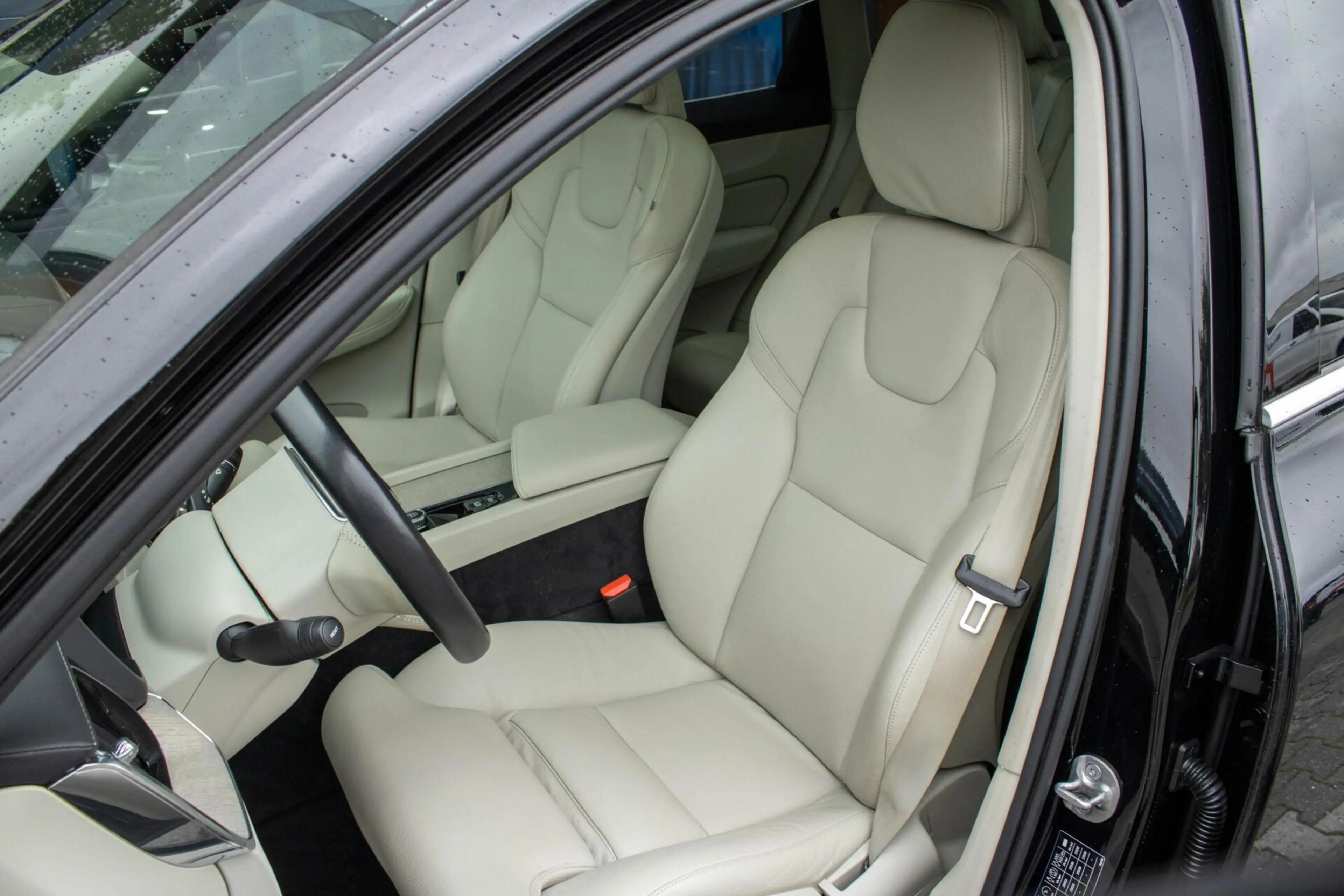 Volvo XC60 2.0 T6 PHEV AWD Inscription|ACC|Memory|Camera — photo 15