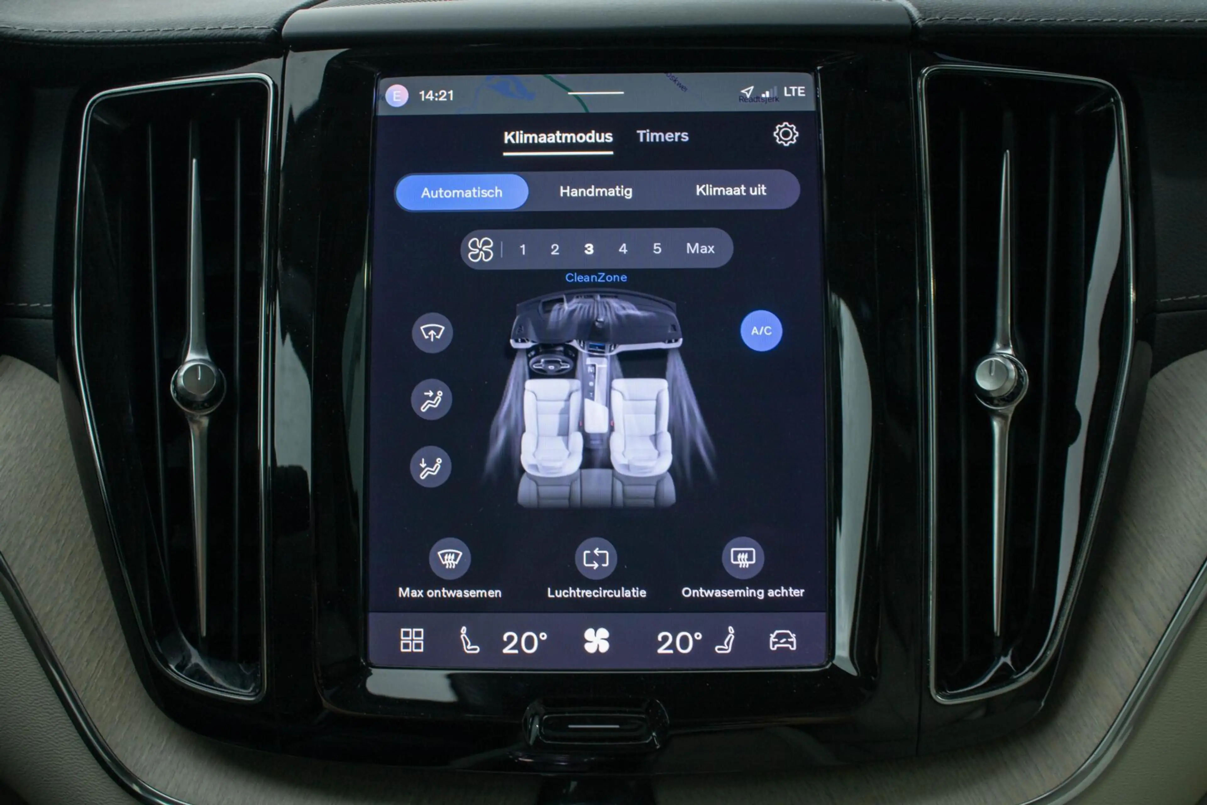 Volvo XC60 2.0 T6 PHEV AWD Inscription|ACC|Memory|Camera — photo 29