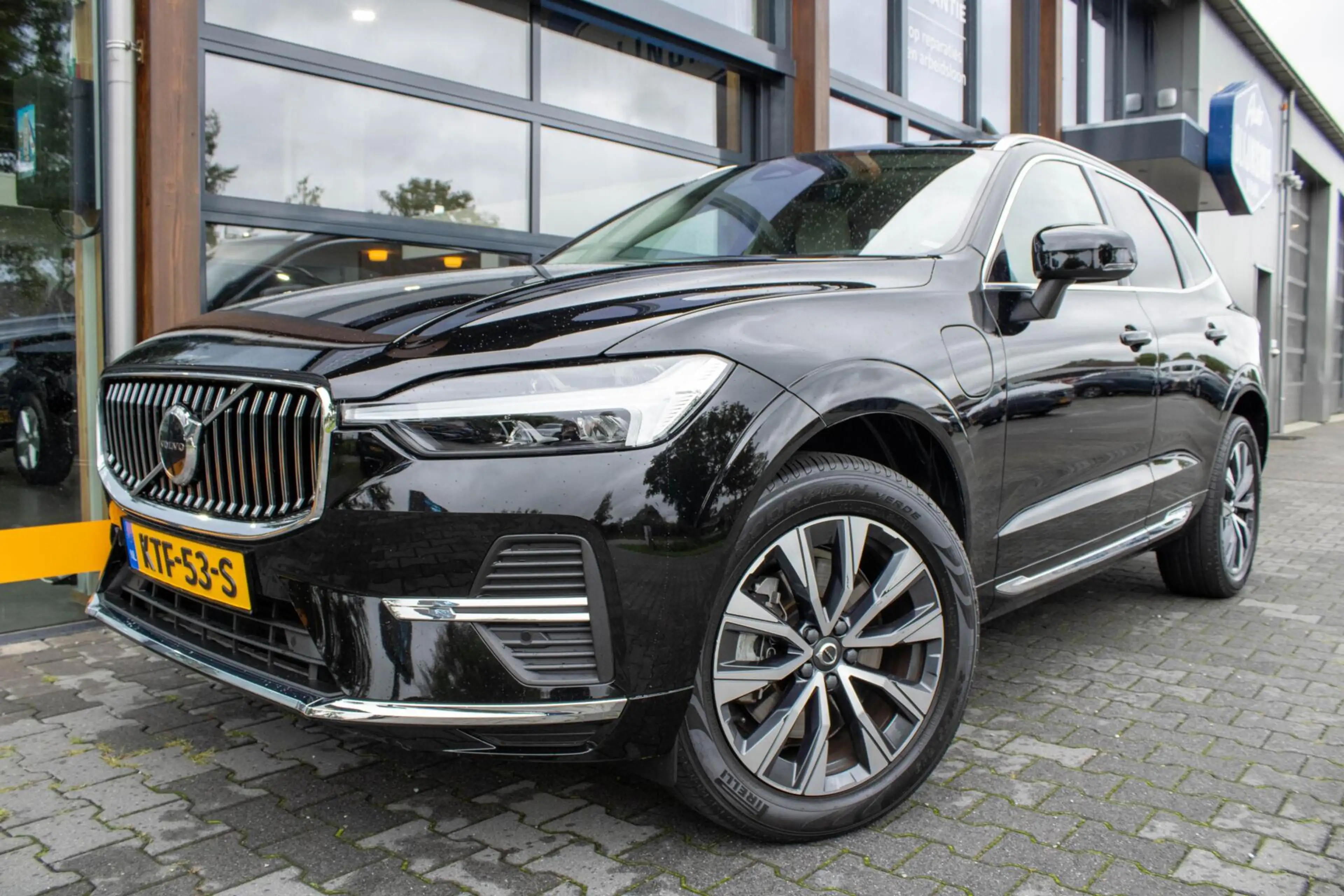 Volvo XC60 2.0 T6 PHEV AWD Inscription|ACC|Memory|Camera — photo 11