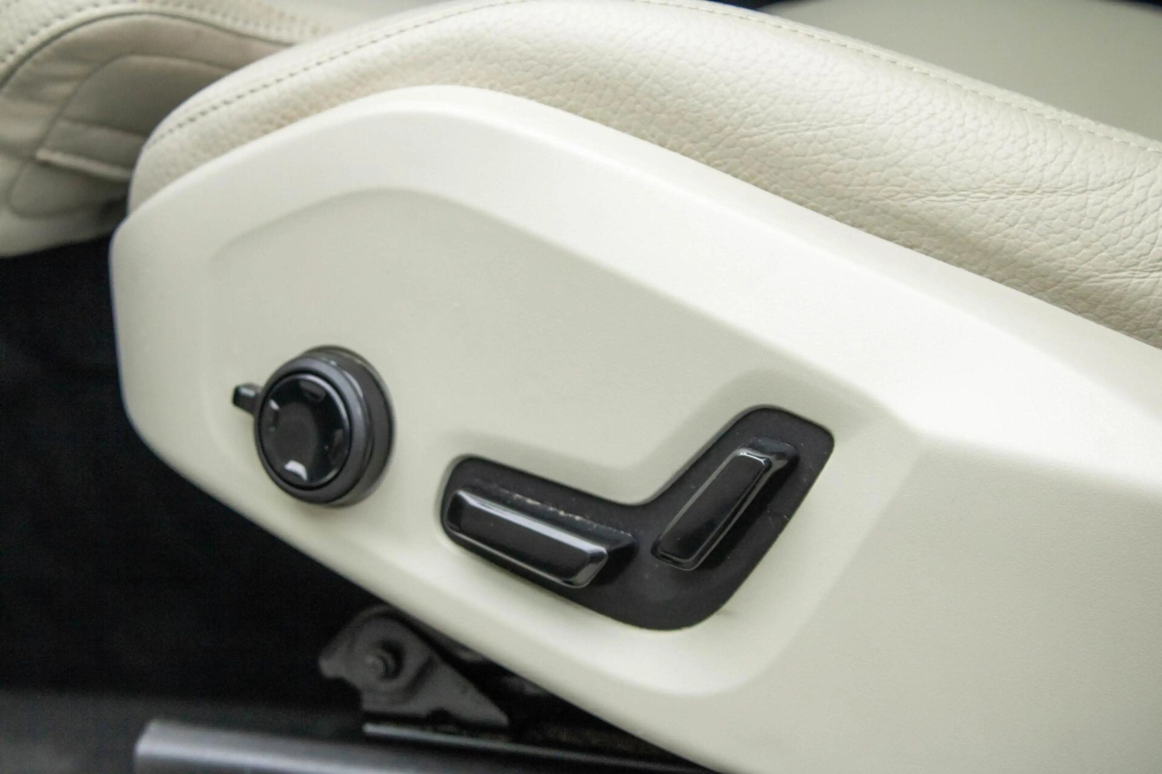Volvo XC60 2.0 T6 PHEV AWD Inscription|ACC|Memory|Camera — photo 18