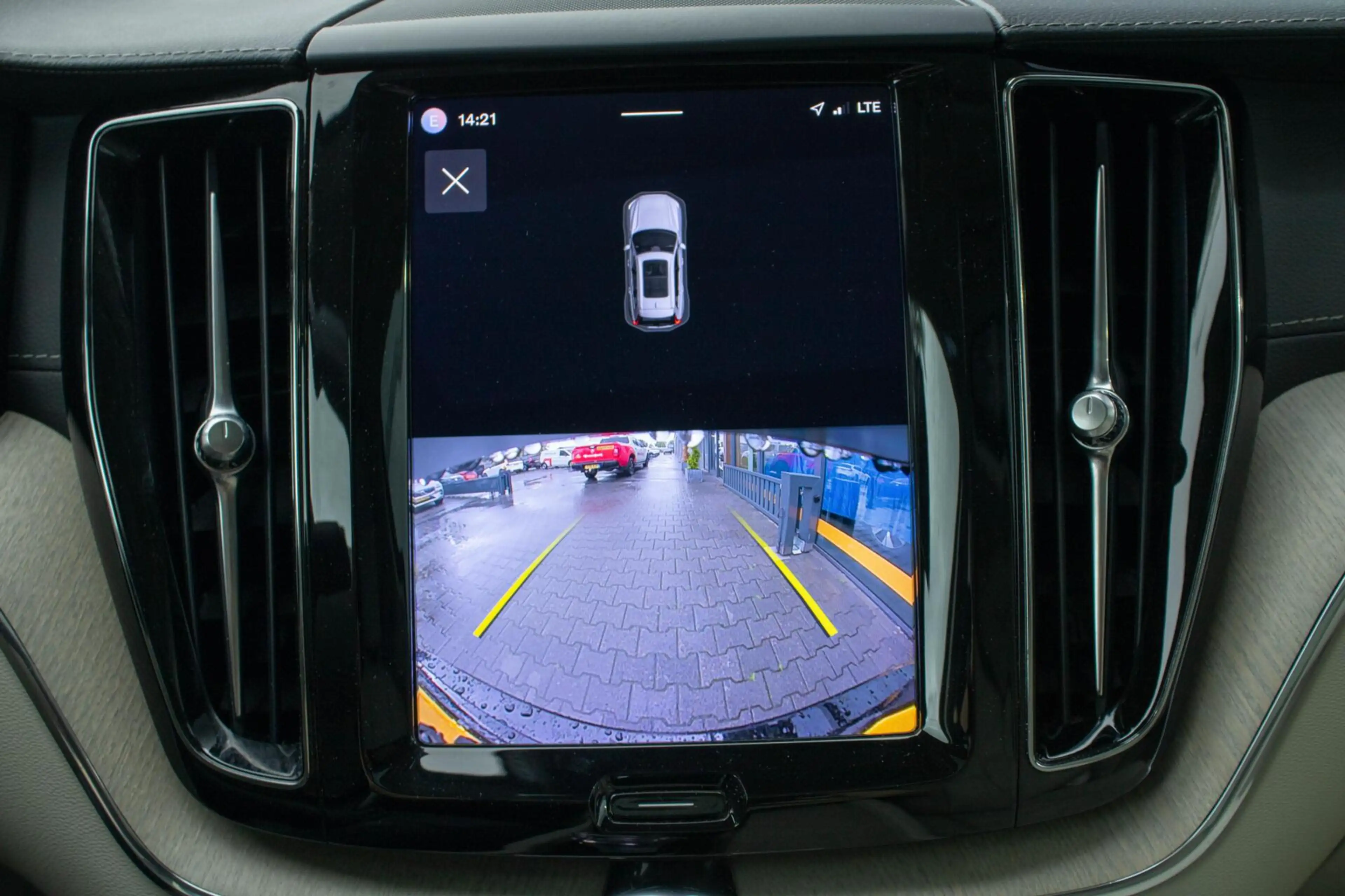 Volvo XC60 2.0 T6 PHEV AWD Inscription|ACC|Memory|Camera — photo 30