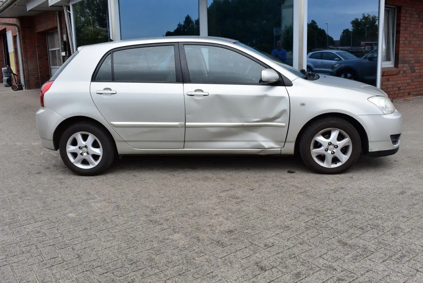 Toyota Corolla 1.4 VVT-i Luna TÜV neu zzgl. 401.-Euro Klima Alu S Argent - 2