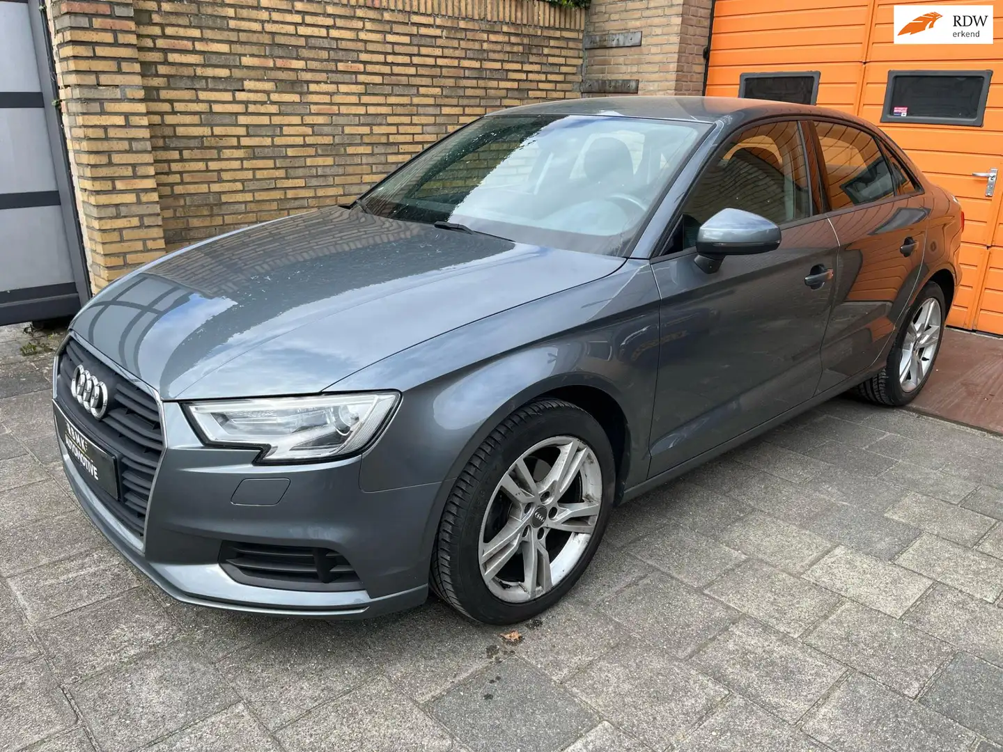 Audi A3 Limousine 1.0 TFSI Design Pro Line Plus Grijs - 1
