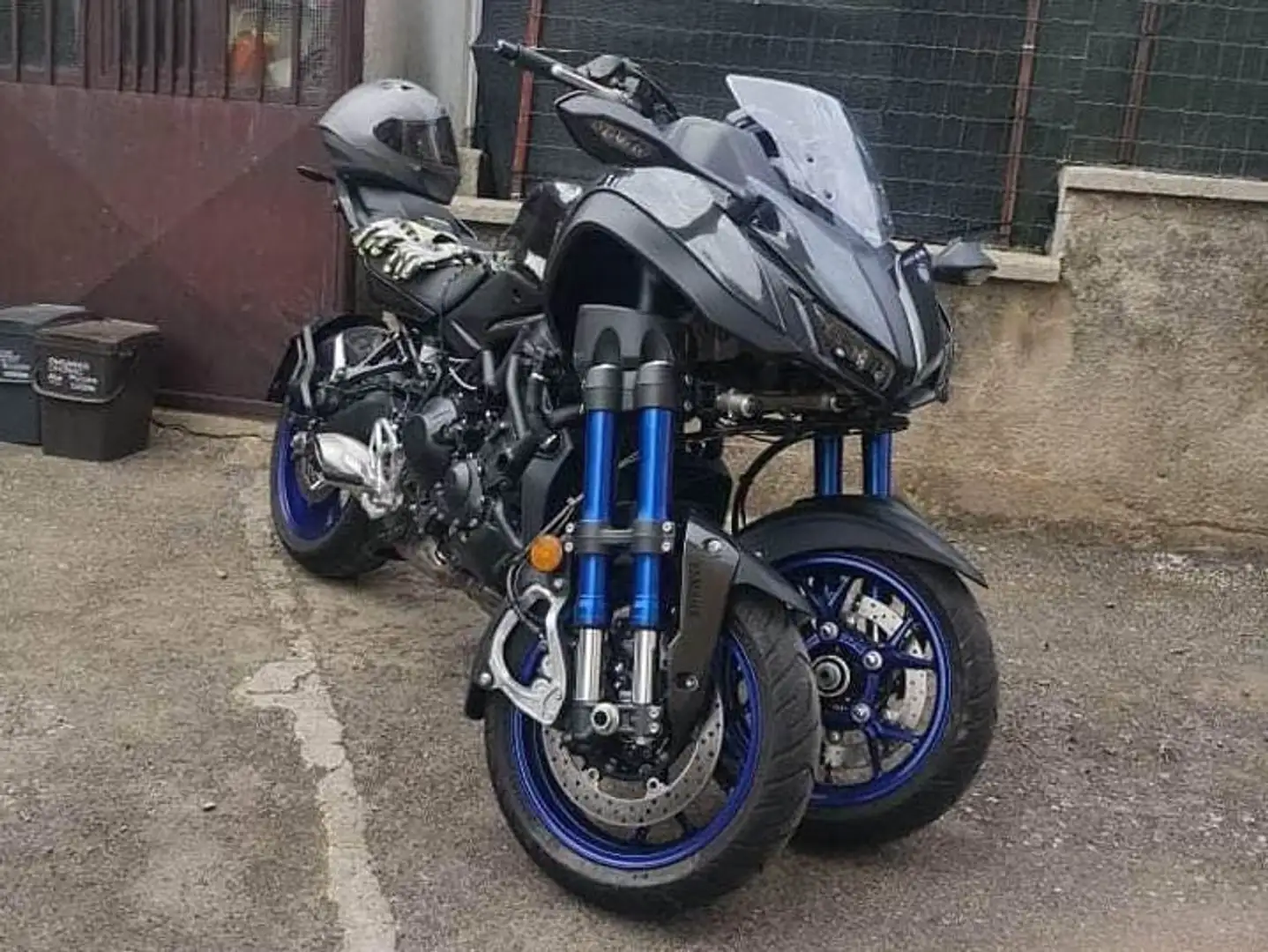 Yamaha Niken Blue - 1