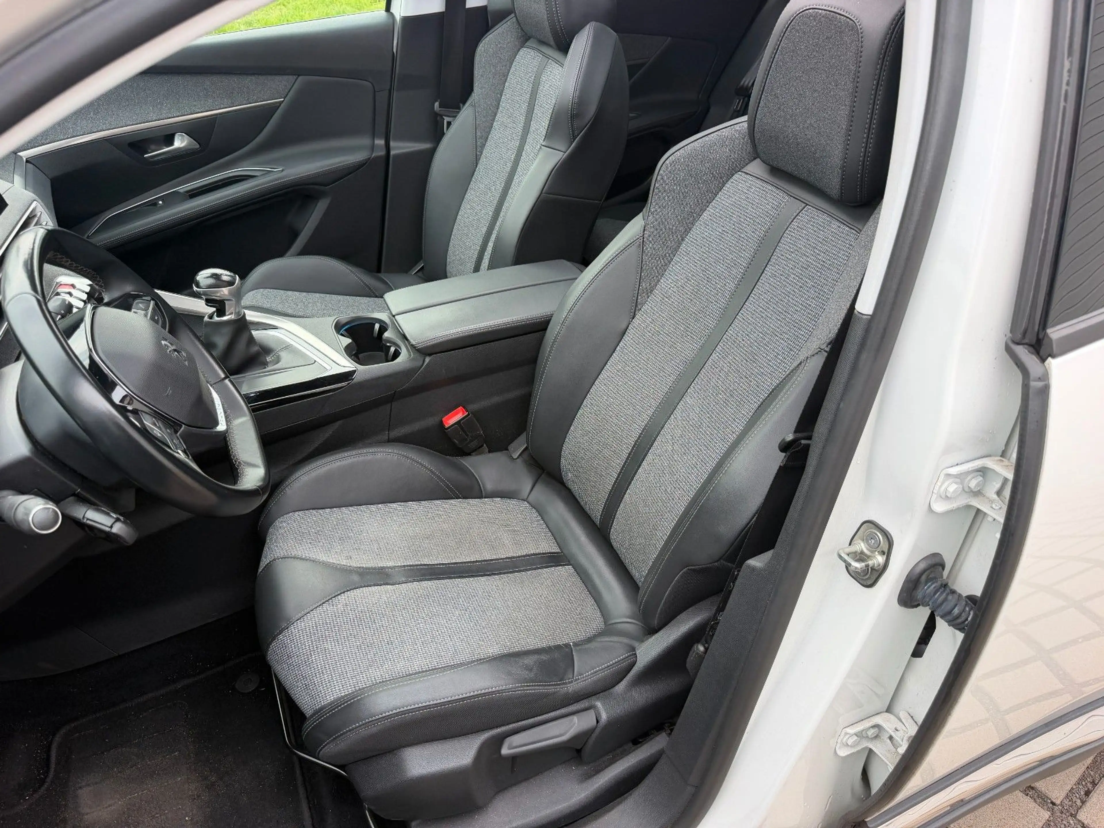 Peugeot 3008 Allure Business*PANO*KAMERA*LED SCHEINWERF* — photo 10