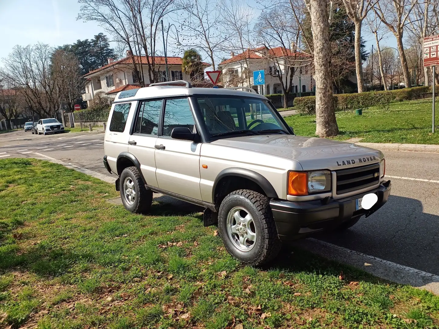 Land Rover Discovery 5p 2.5 tdi Country Bronce - 2