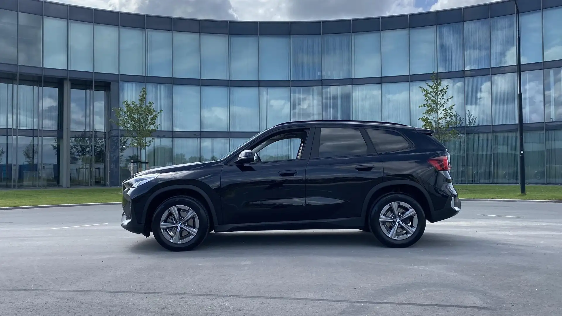 BMW X1 sDrive18i Zwart - 2