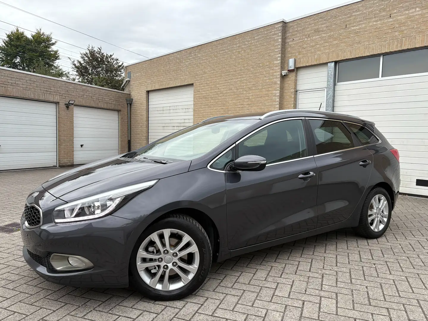 Kia Ceed SW / cee'd SW Ceed 1.4 CVVT SW Full Option / 12 Maanden Garantie Gris - 2