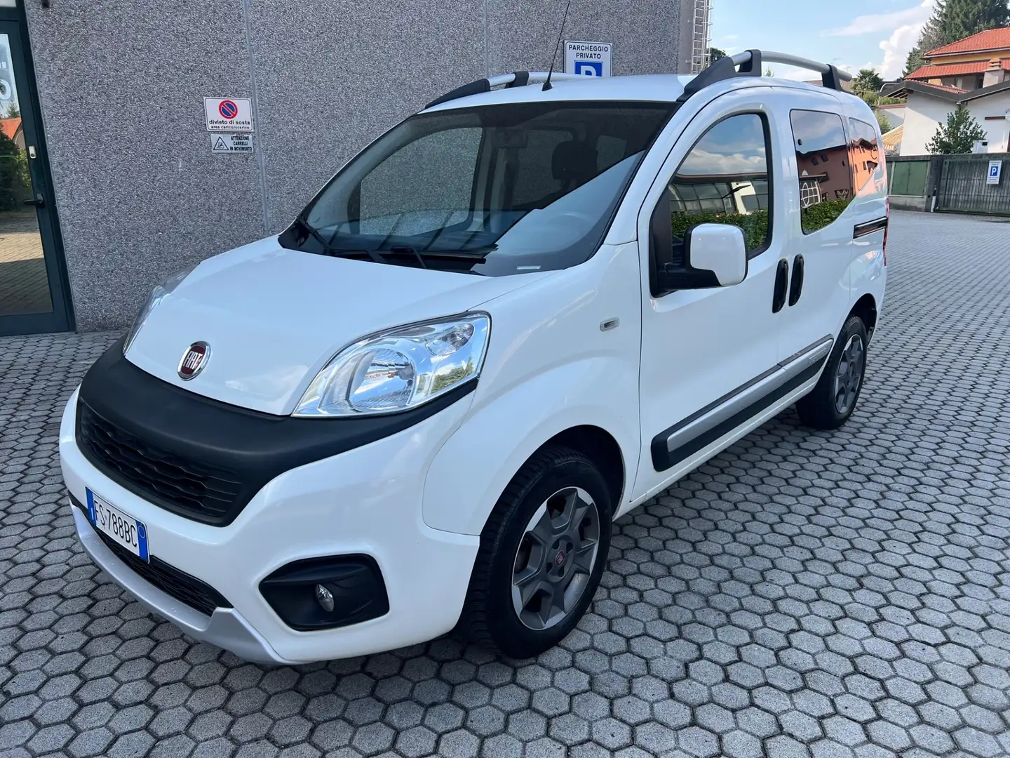Fiat Qubo QUBO 1.3 MJT 80 CV Trekking Biały - 1