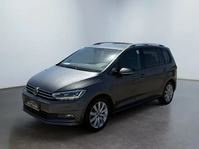 Volkswagen Touran view 2