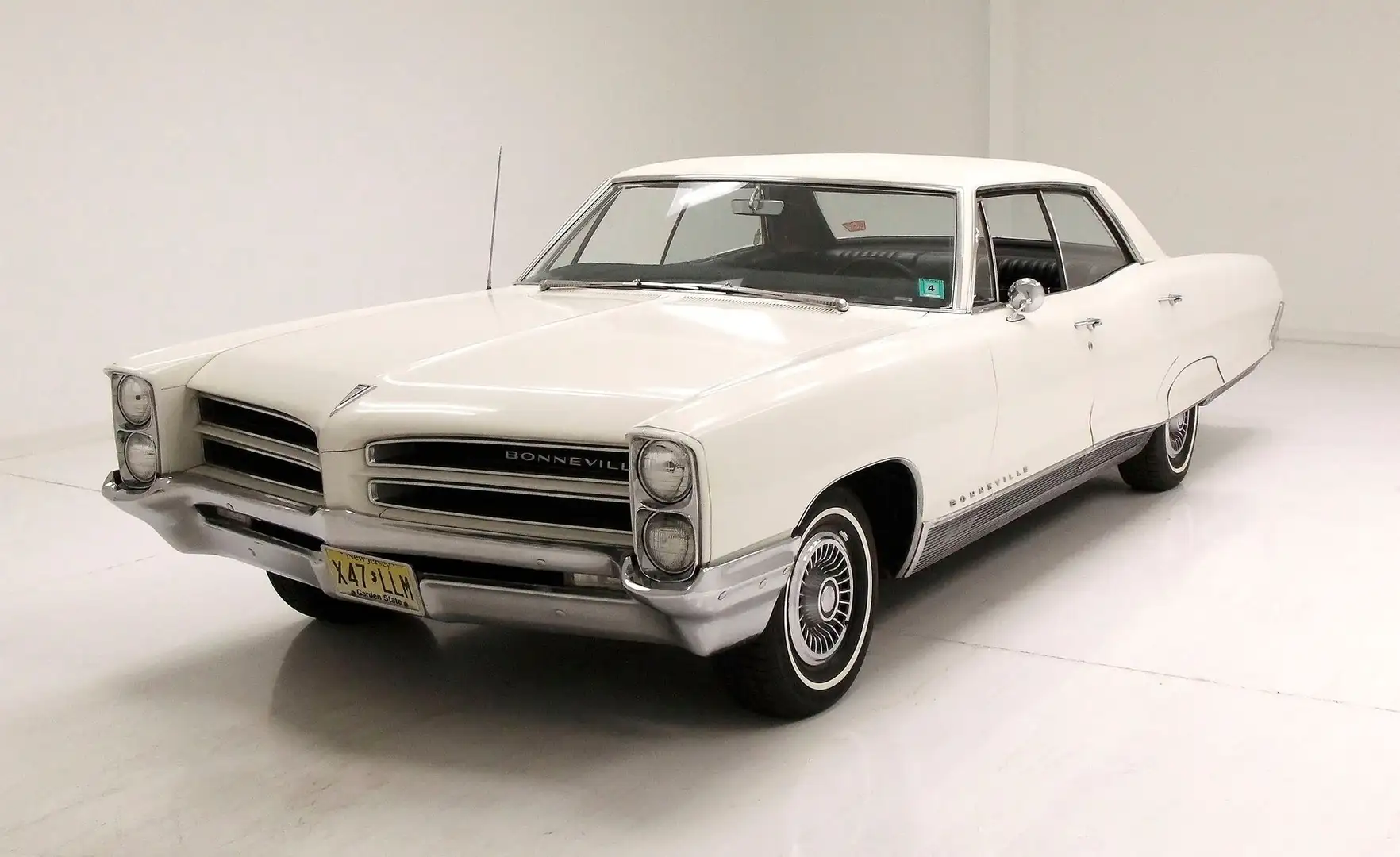 Pontiac Bonneville Sedan 4 portes Fehér - 1