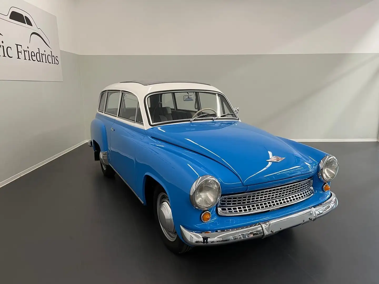 Wartburg 311 - 9 Rundheck Kombi mit Faltdach Blau - 2