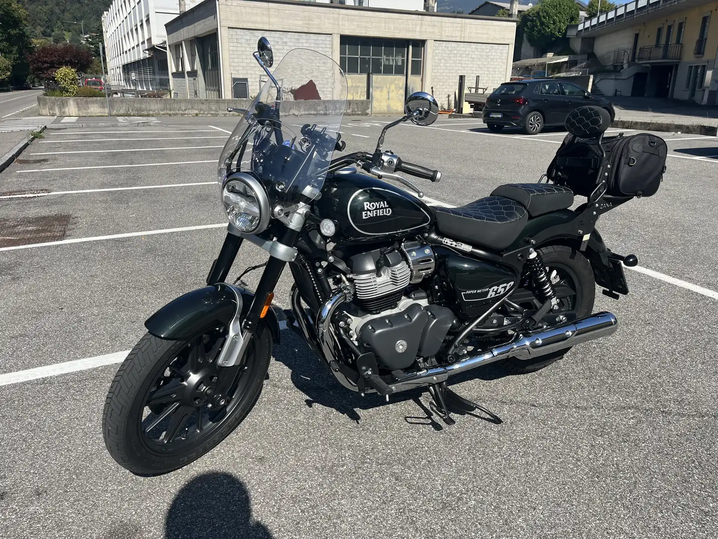 Royal Enfield Super Meteor 650 - 1