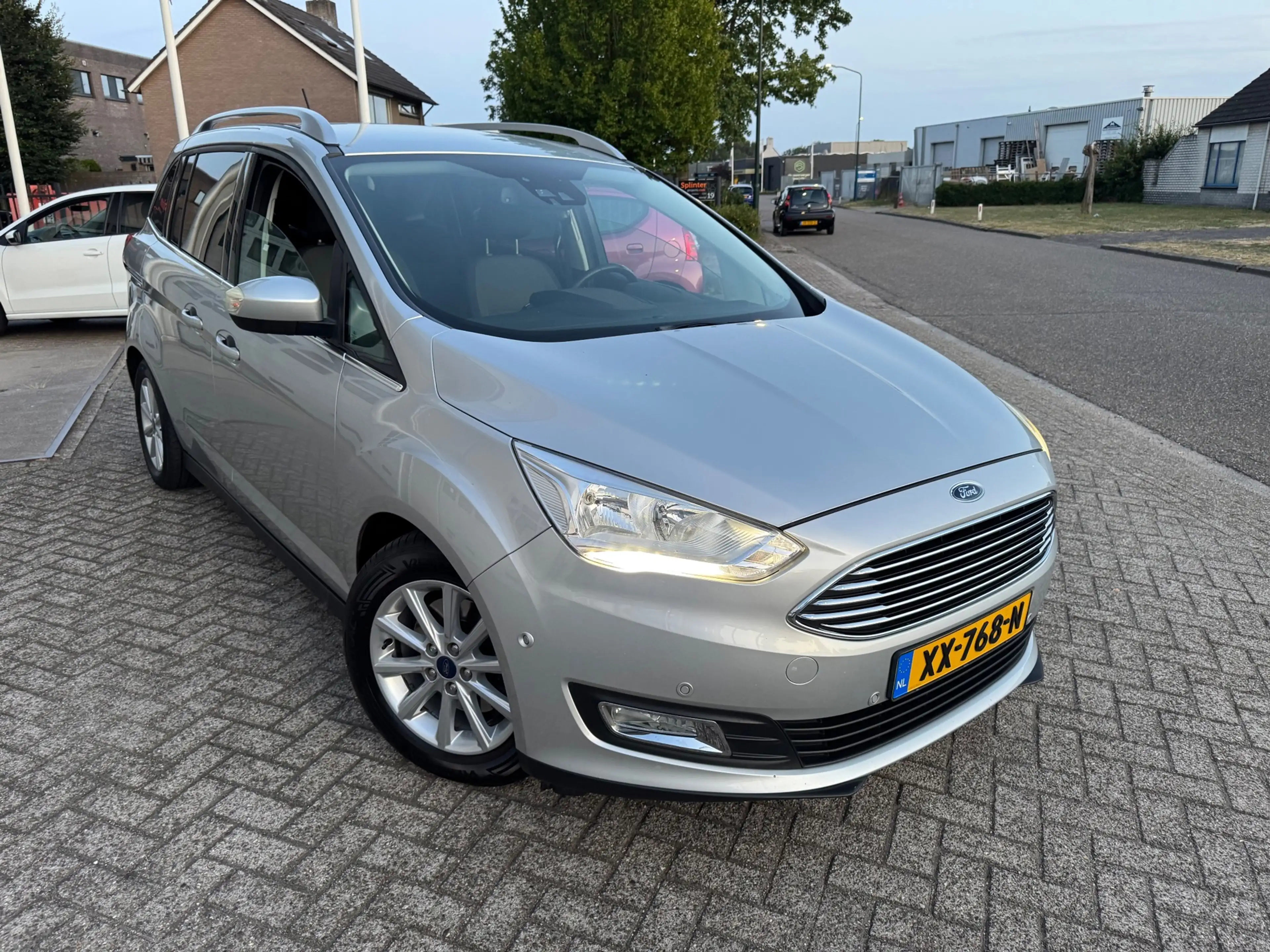 Ford Grand C-Max 1.0 Titanium 7PERS, Led, Navigatie — photo 2