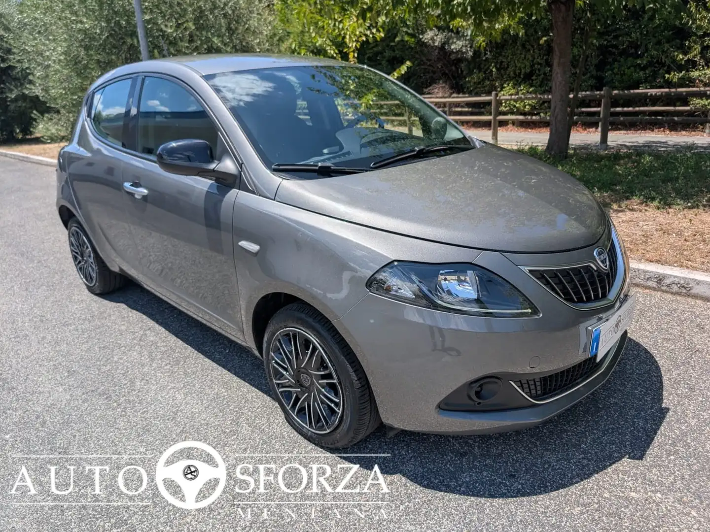 Lancia Ypsilon 1.0 Firefly Hybrid Gold Tagliandata Nazionale E6d Grigio - 1