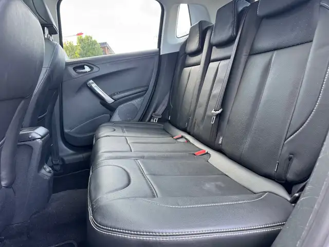 Peugeot 2008 view 11