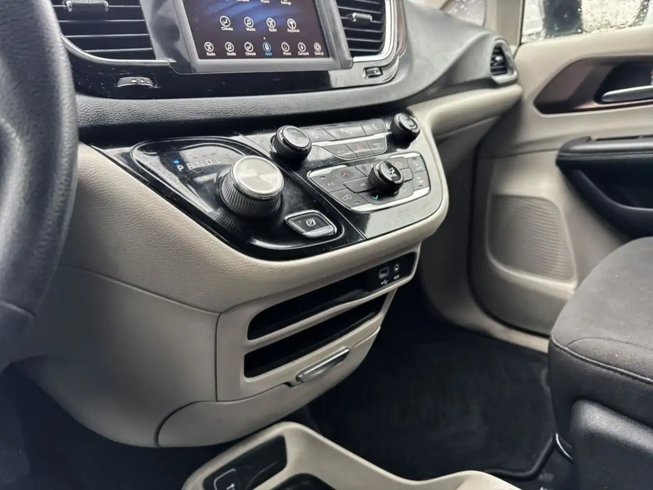 Chrysler Pacifica снимка Chrysler Pacifica
