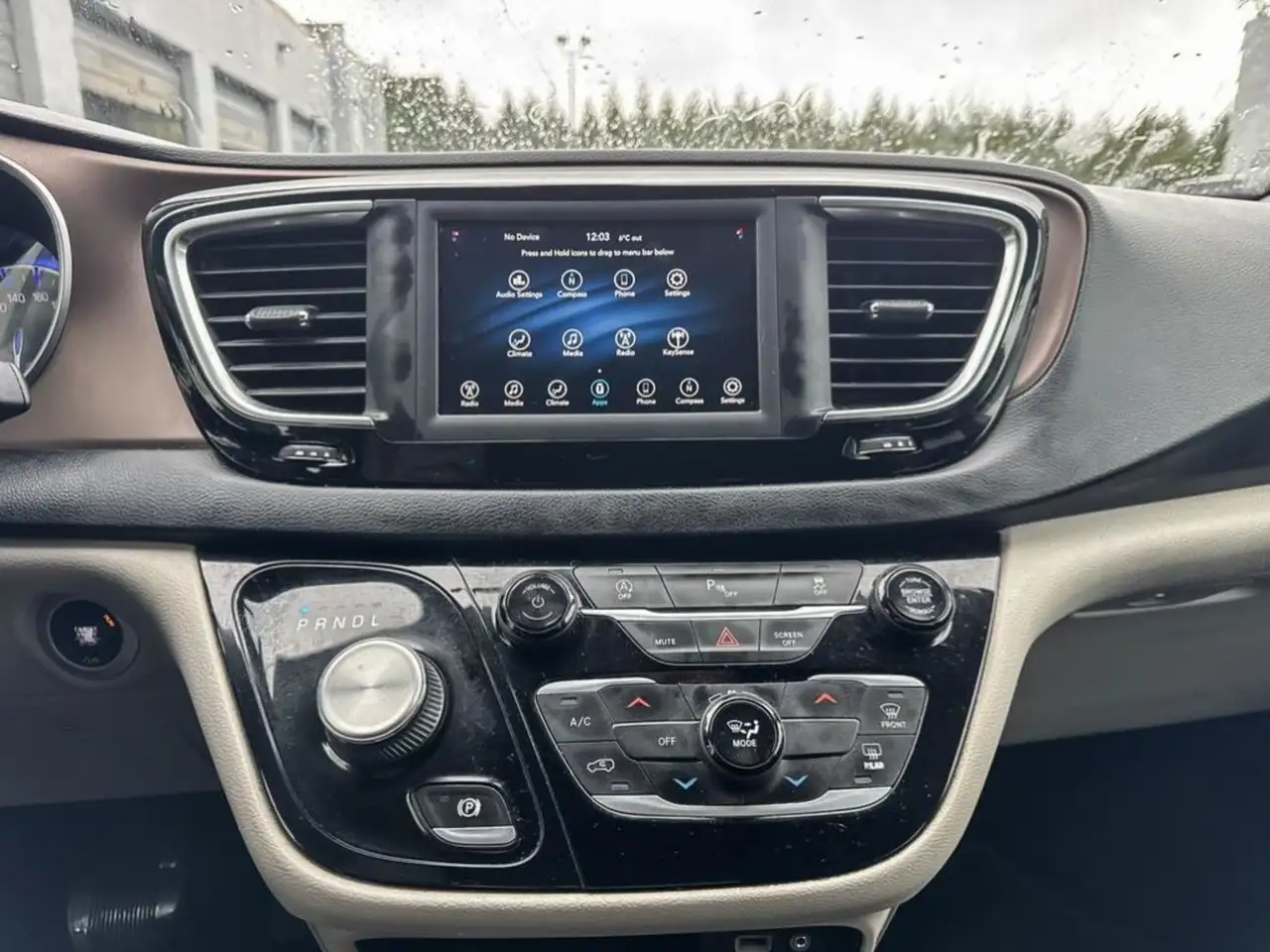 Chrysler Pacifica снимка Chrysler Pacifica