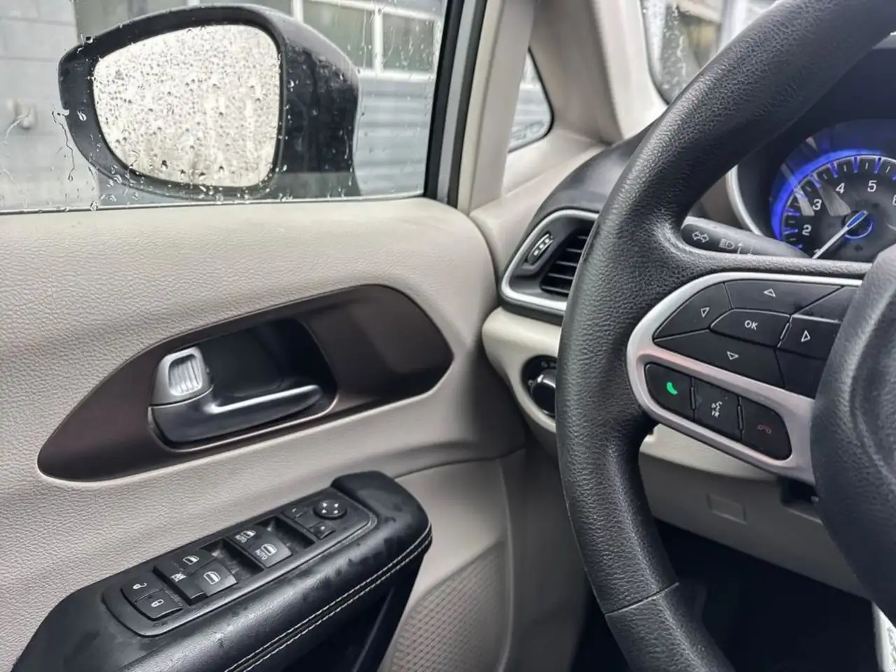 Chrysler Pacifica снимка Chrysler Pacifica