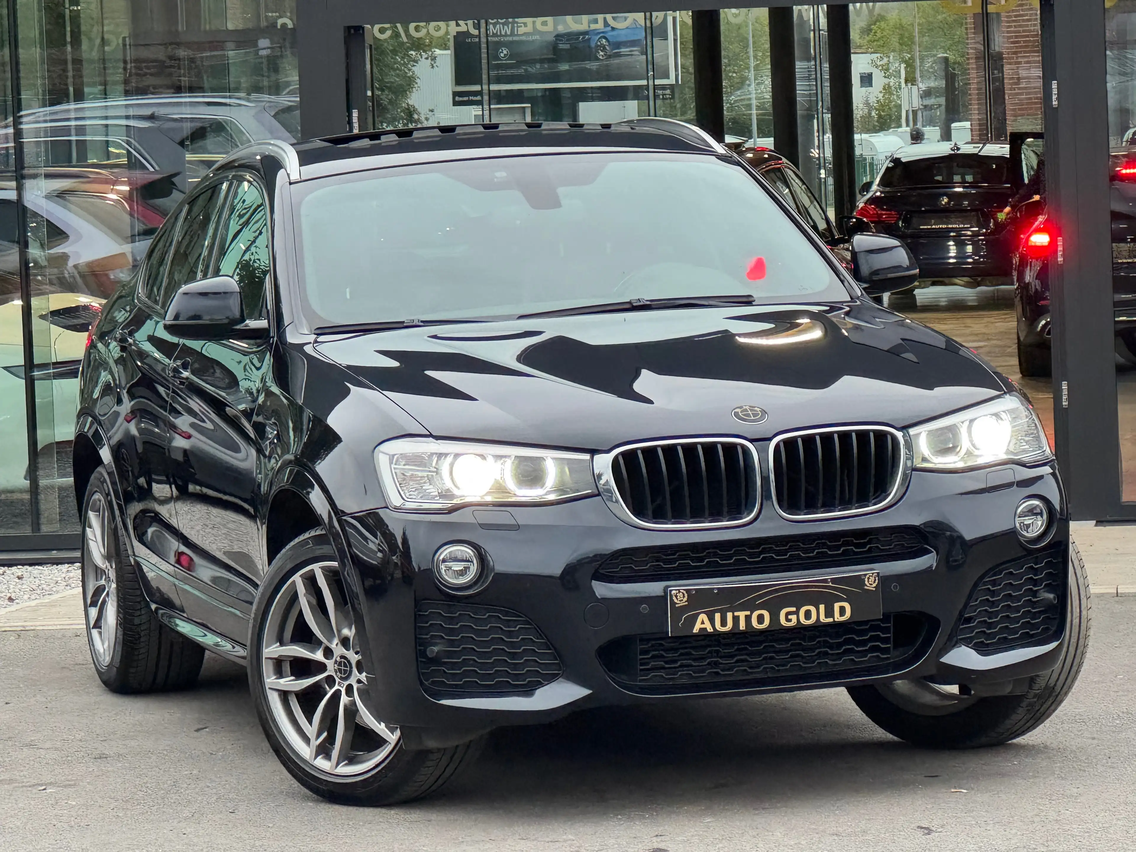 BMW X4 2.0 dA xDrive20 / PACK M / BOITE AUTO / FULLOPTIONS — photo 2