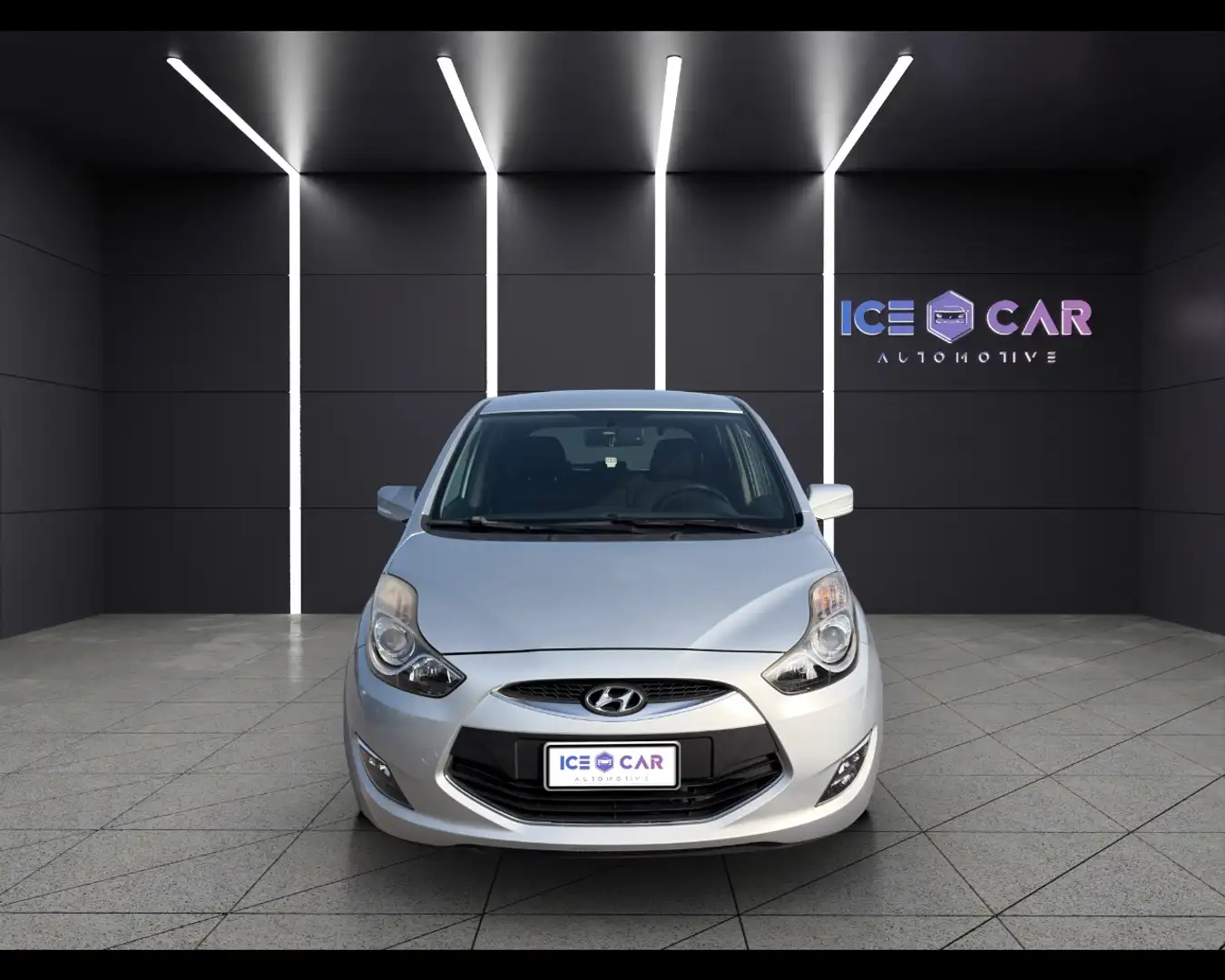 Hyundai iX20 1.4 CRDI 77 CV Comfort Grau - 2