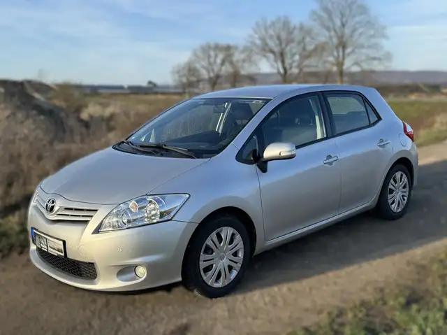 Toyota Auris Life+ 1. Hand! LL SCHECKHEFT BEI TOYOTA! 6 GANG!