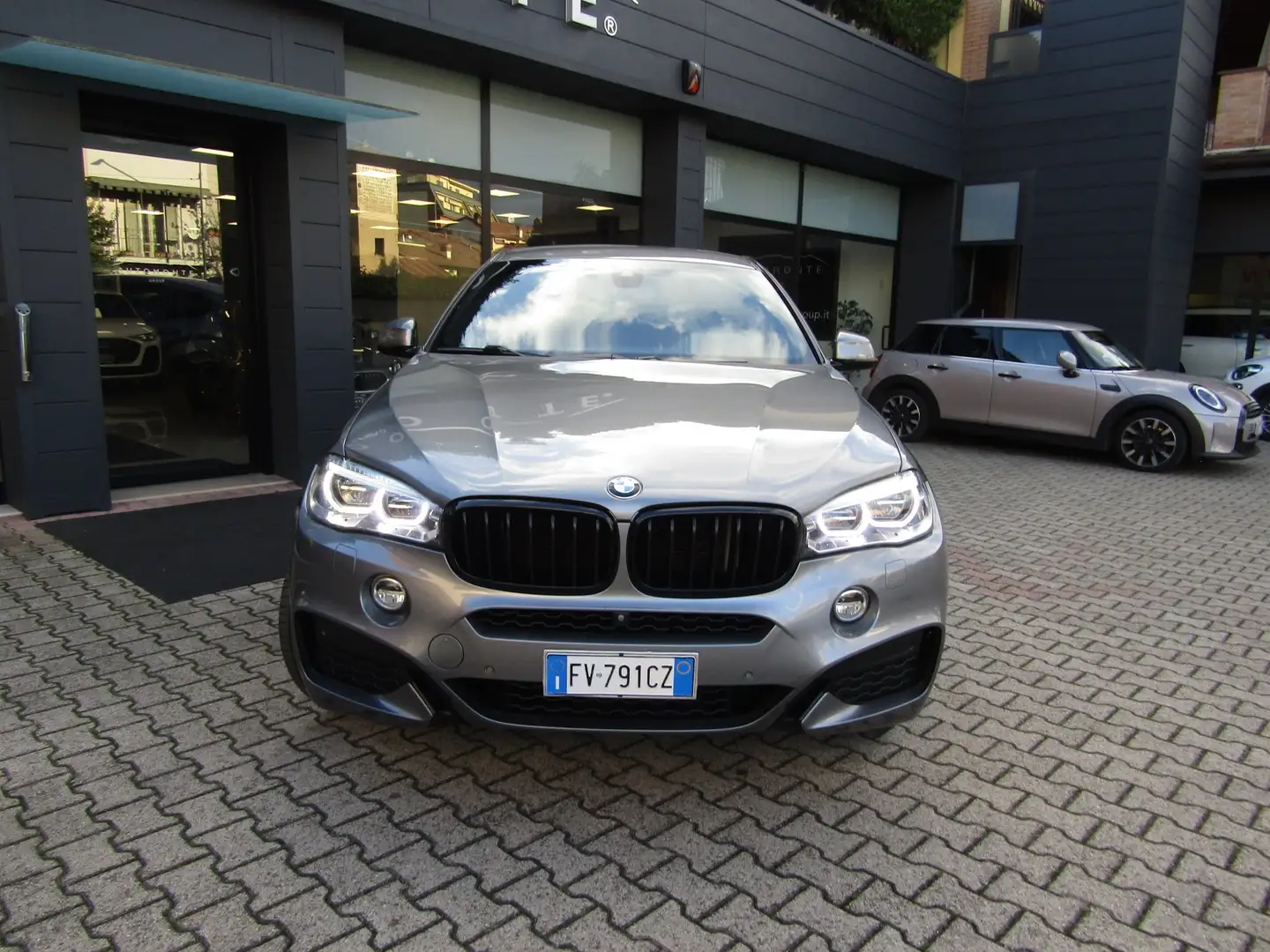 BMW X6 XDRIVE 30d MSPORT 249CV AUTO,CERCHI 20,PELLE,LED Grijs - 2