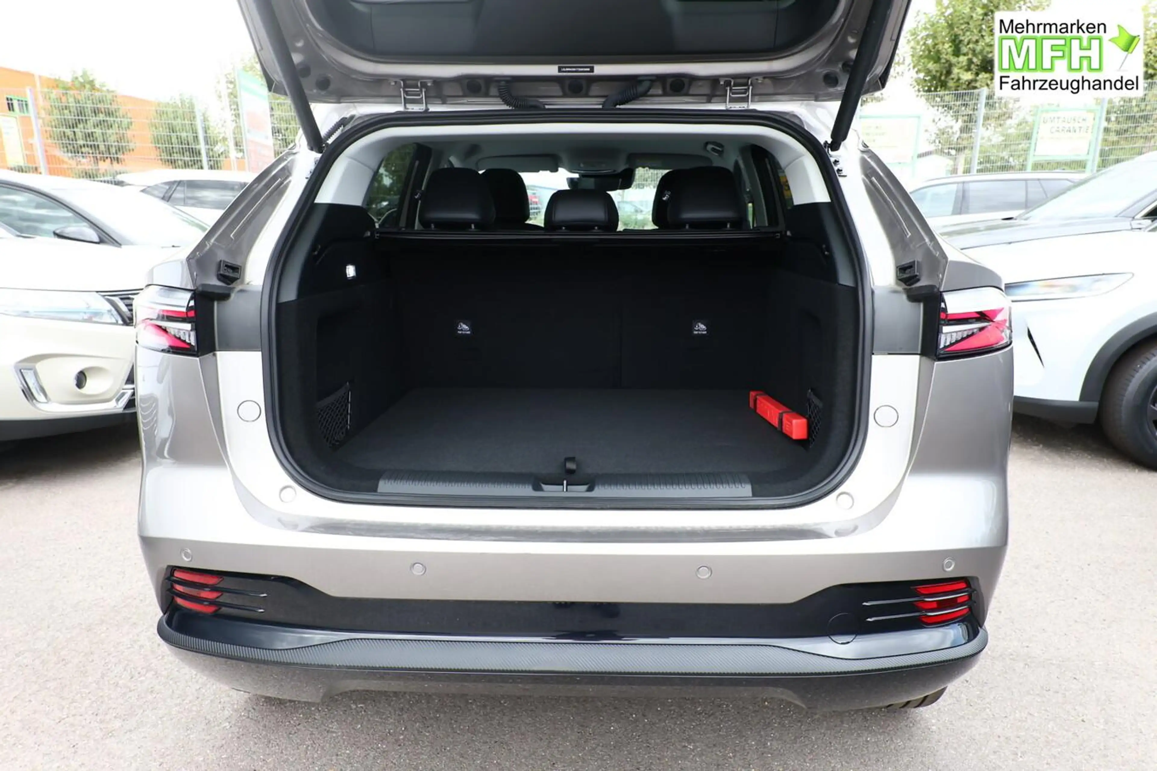 MG HS Luxury HEV+ ACC 360Kam SHZ eHK TotW KeyL 19Z 16... — photo 10